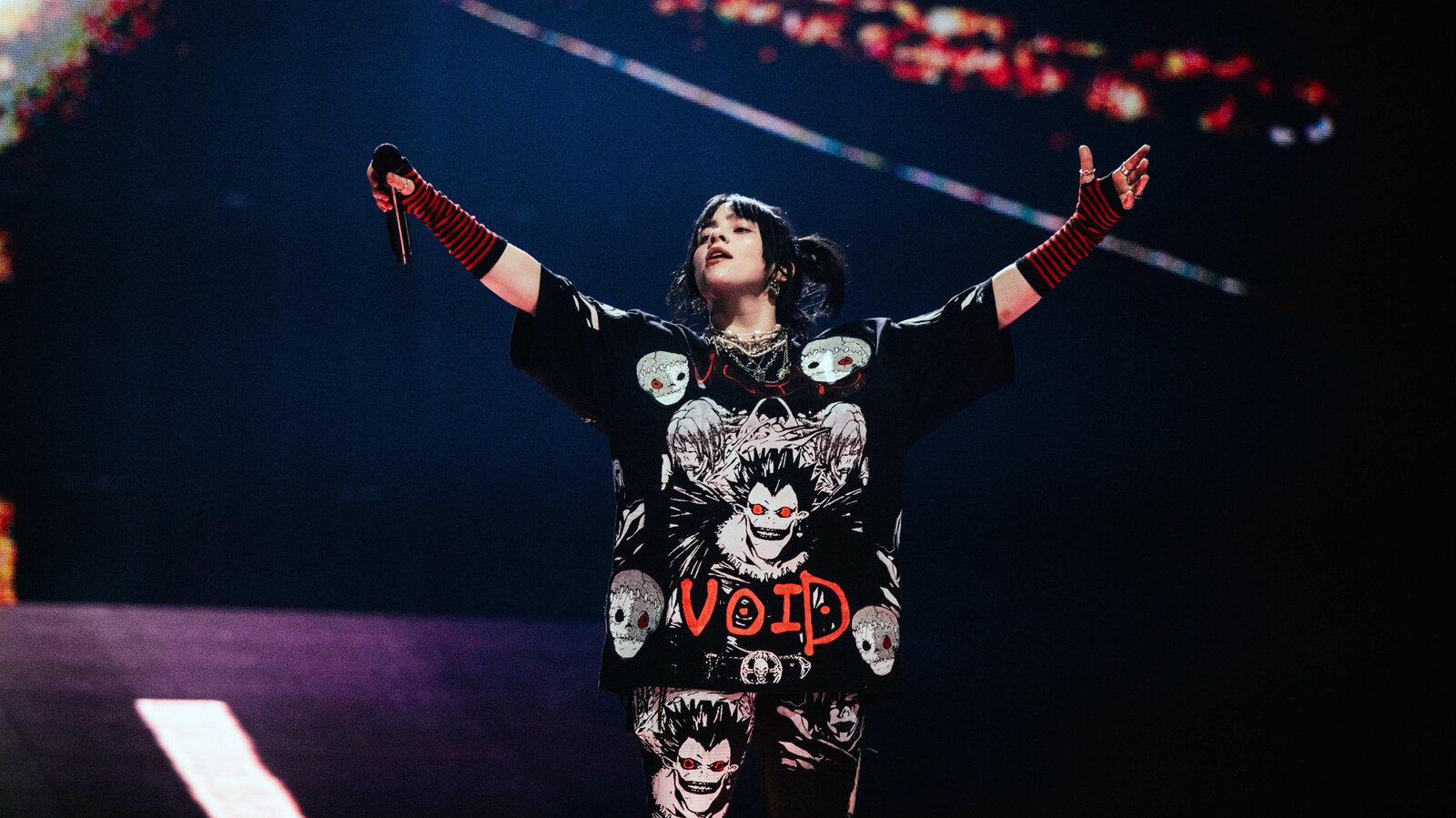 At Billie Eilish S Arena Show The Only Spectacle Is Herself