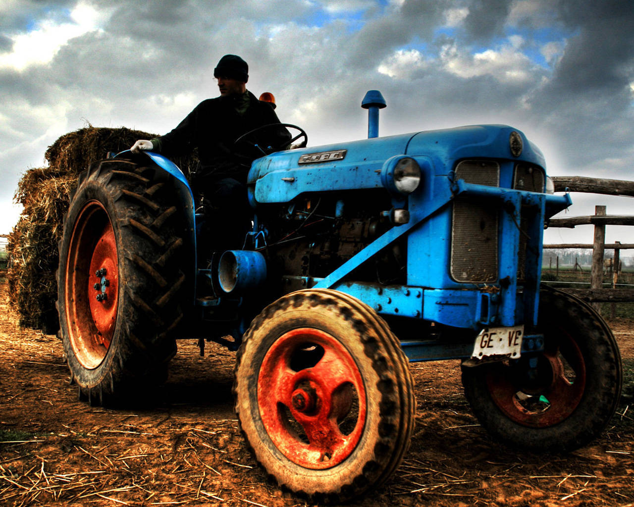 Spain Girona City Tractor Wallpaper