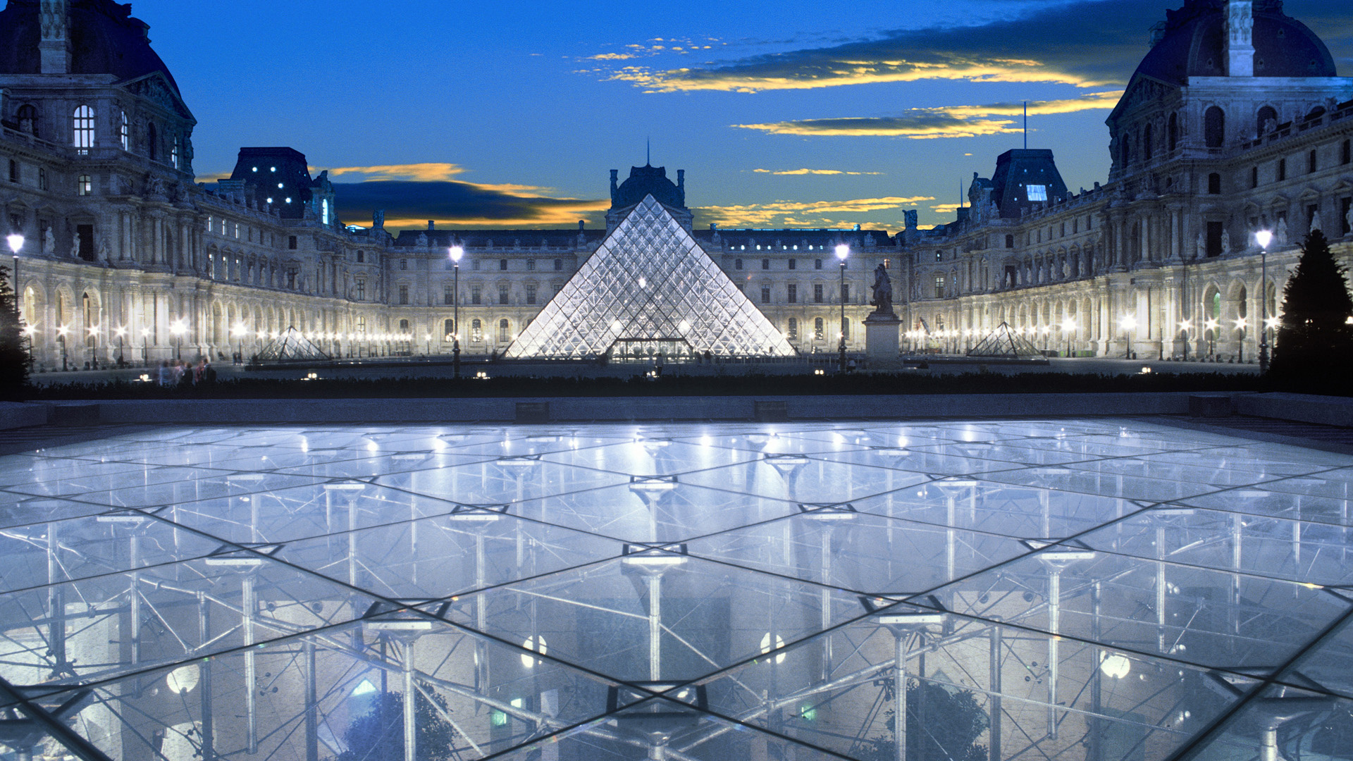 Wallpaper Paris Louvre Museum Pyramid