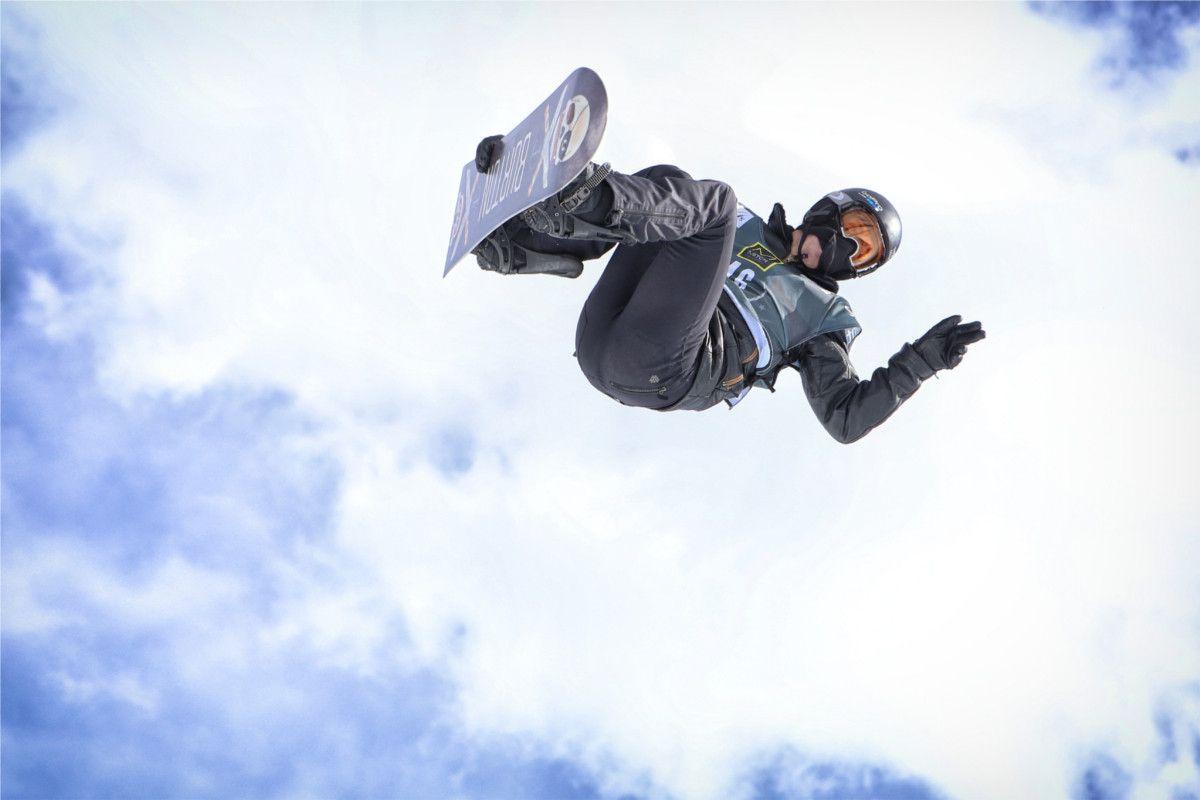 Shaun White Snowboarding Wallpaper