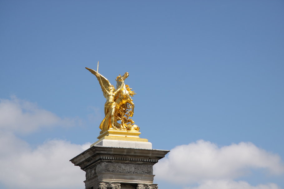 Paris Monument Pegasus Golden Statue Wallpaper