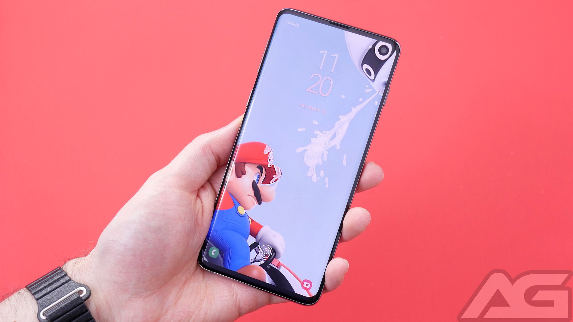 Check out these hilarious Galaxy S10 and S10 Plus camera wallpapers