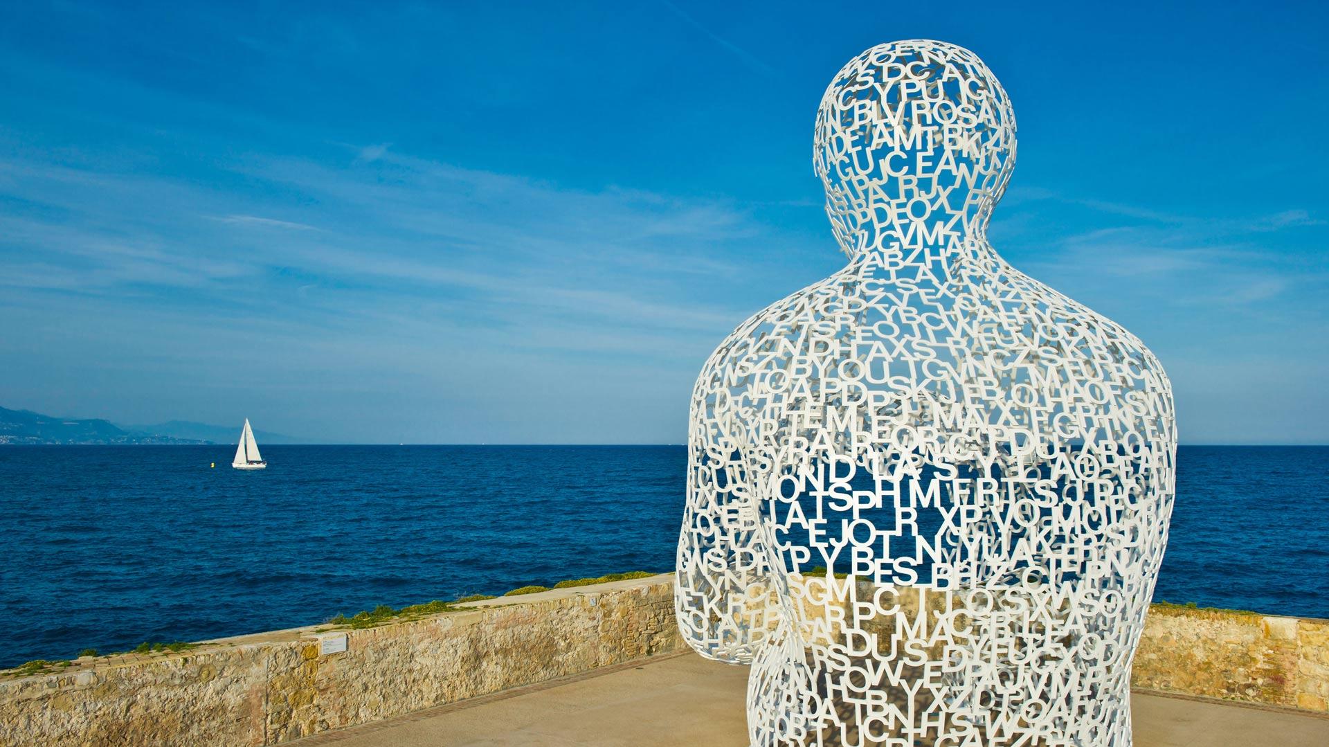 Wallpaper of an Antibes Nomade sculpture by Jaume Plensa which sits atop a restored waterfront fort