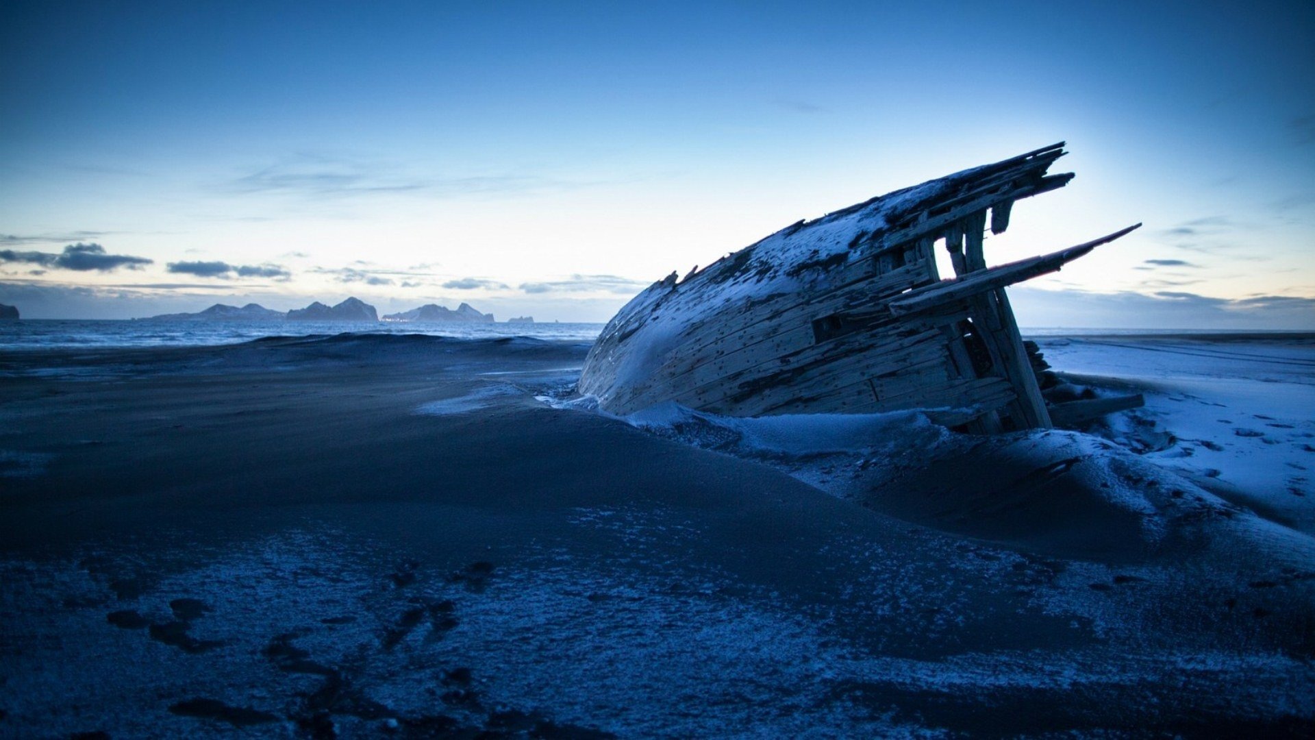 Boat Shipwreck Landscape Beach Sea Ocean Wallpaper HD