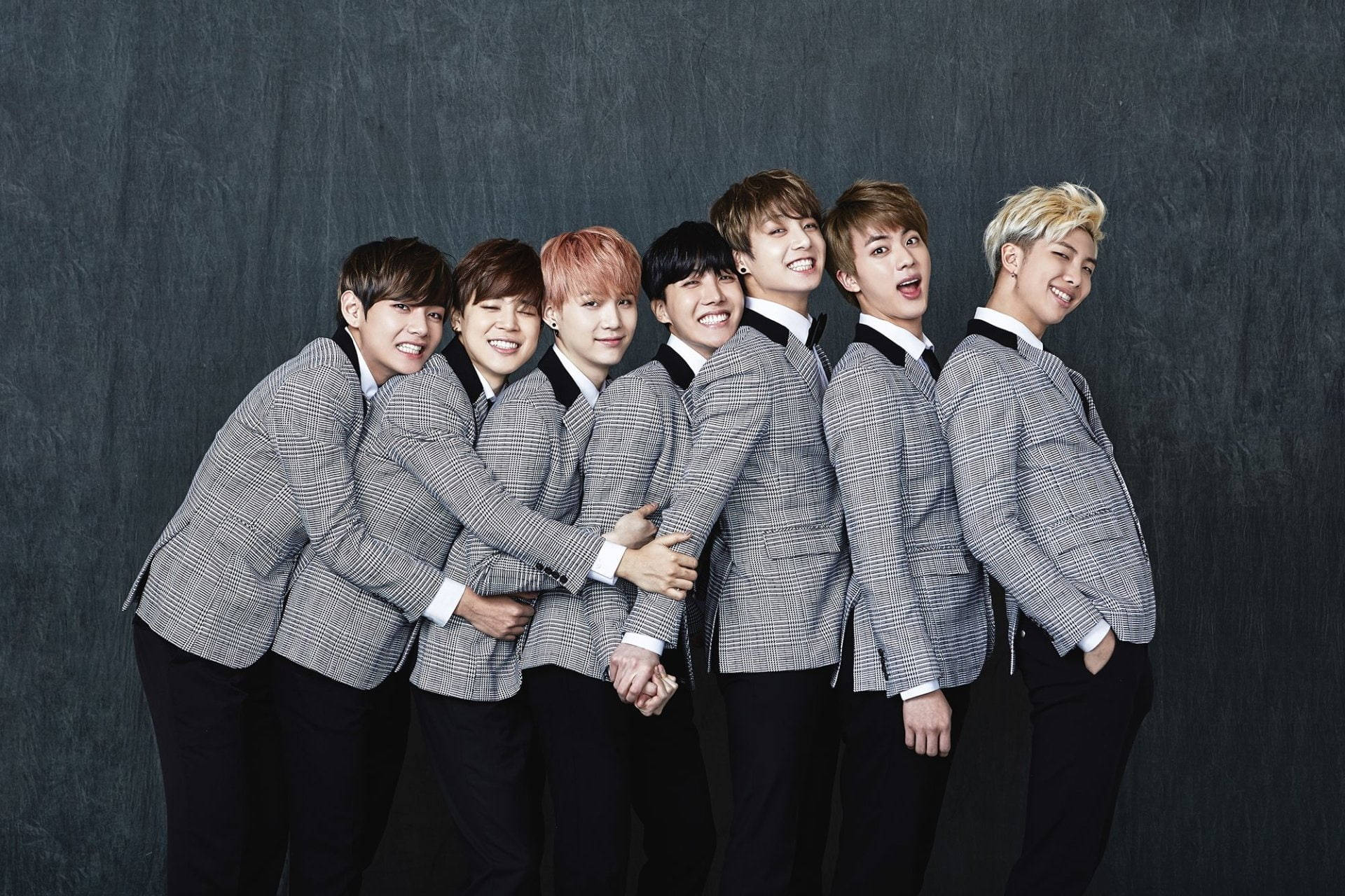 Matching Plaid Suit Cool Bts Laptop M67fgr9intx5pnjr Wallpaper