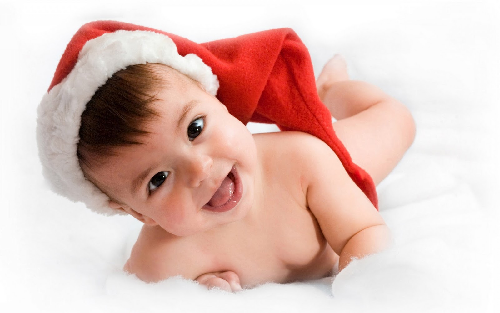 Little Baby With Santa Hat Beautiful Wallpaper