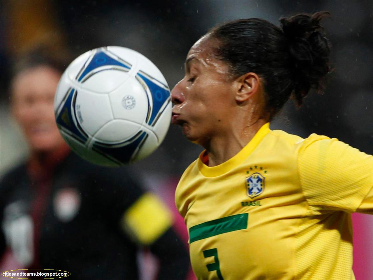 Brazilian Woman Footballer Aline Pellegrino Seemingly Kisses The