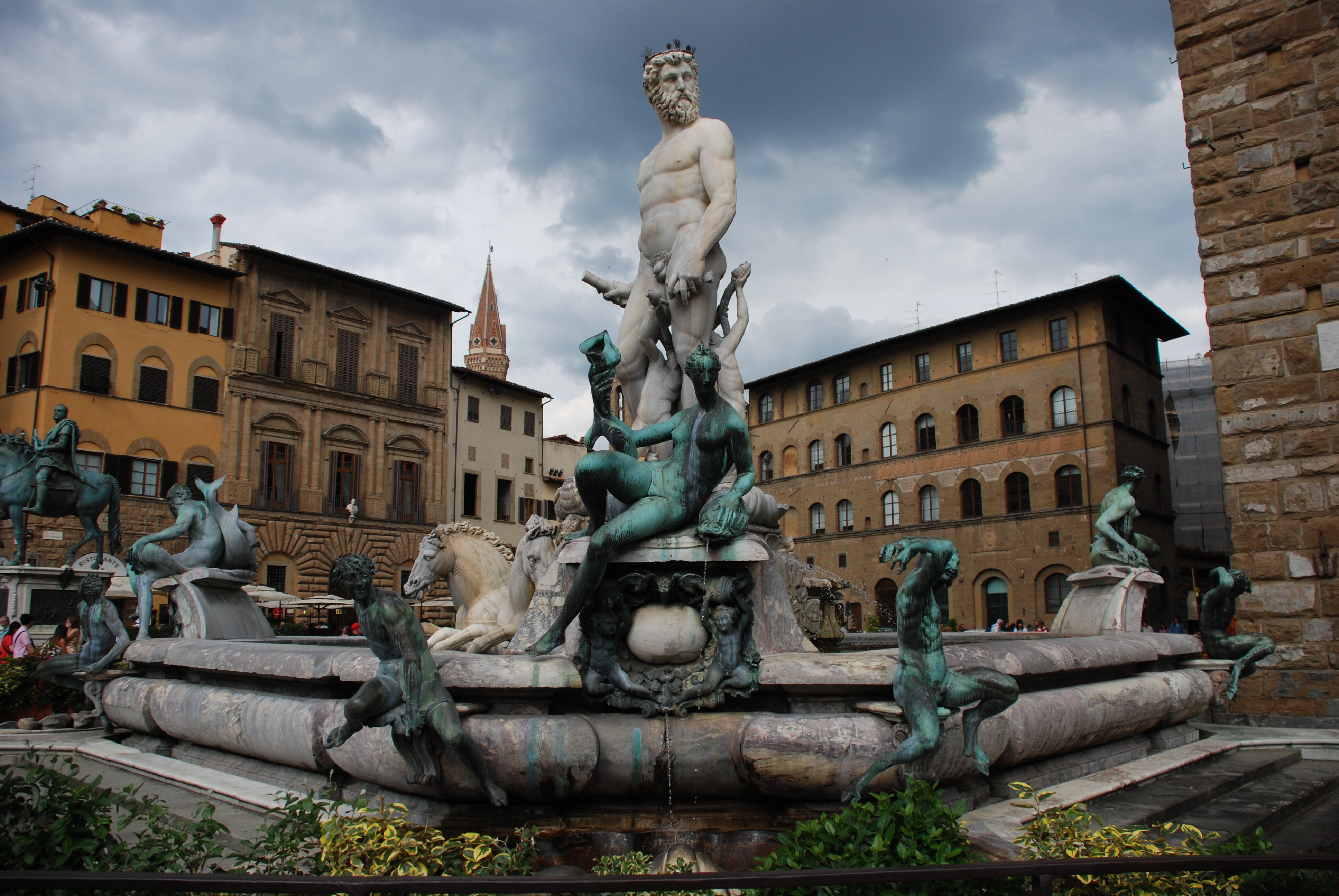 Monument On The Background Buildings In Florence Italy Wallpaper And