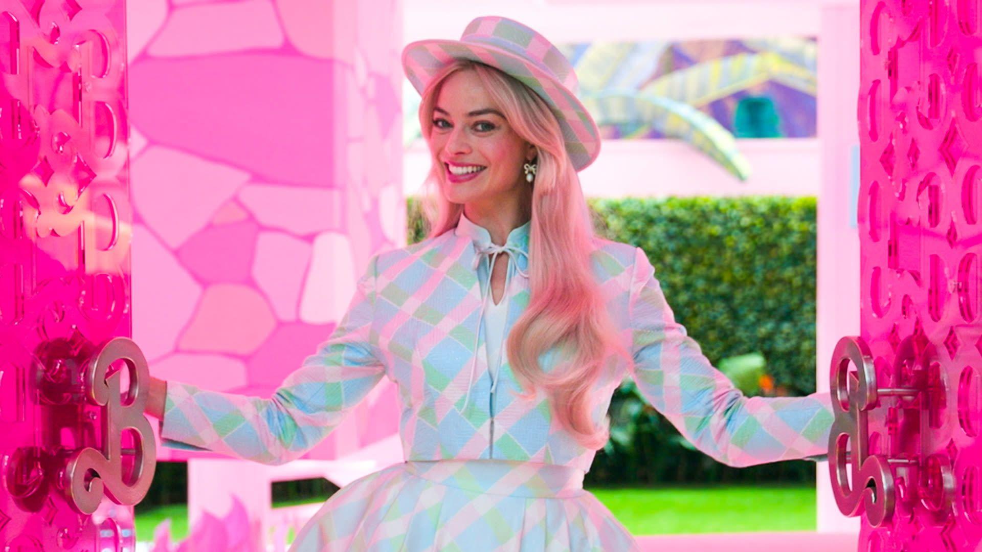 Watch Margot Robbies Barbie Dreamhouse Tour