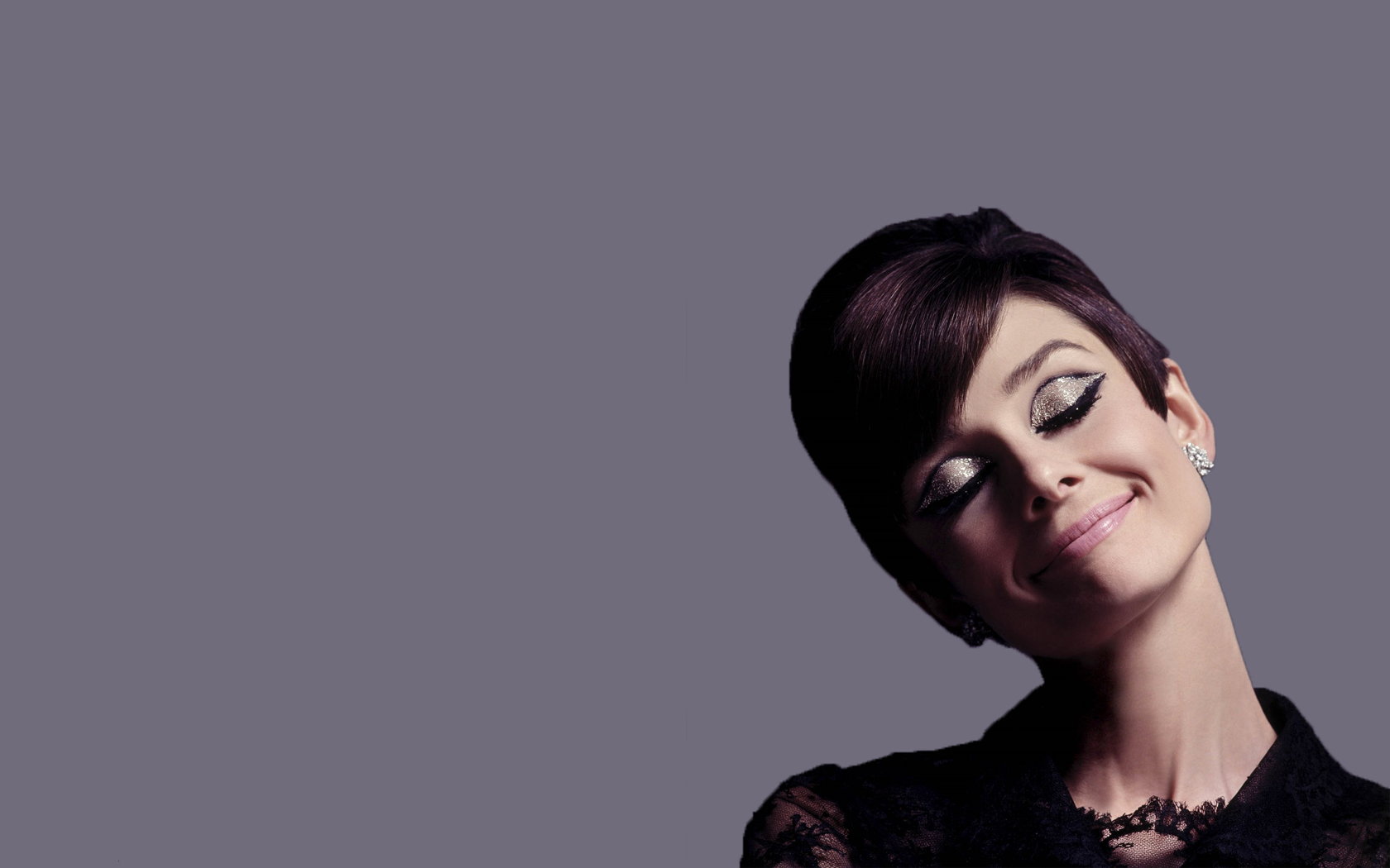 Audrey Hepburn Cute HD Wallpaper - WallpaperFX