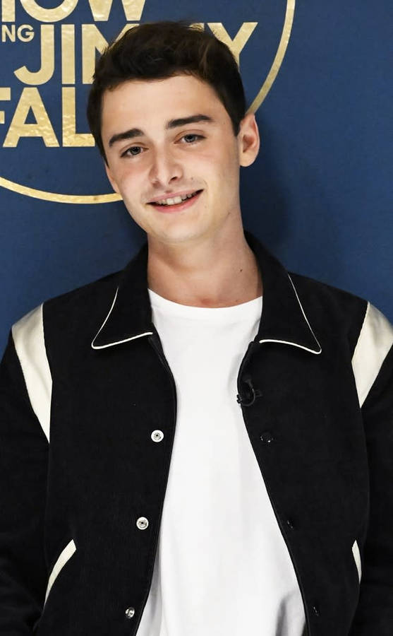 Noah Schnapp Wallpaper