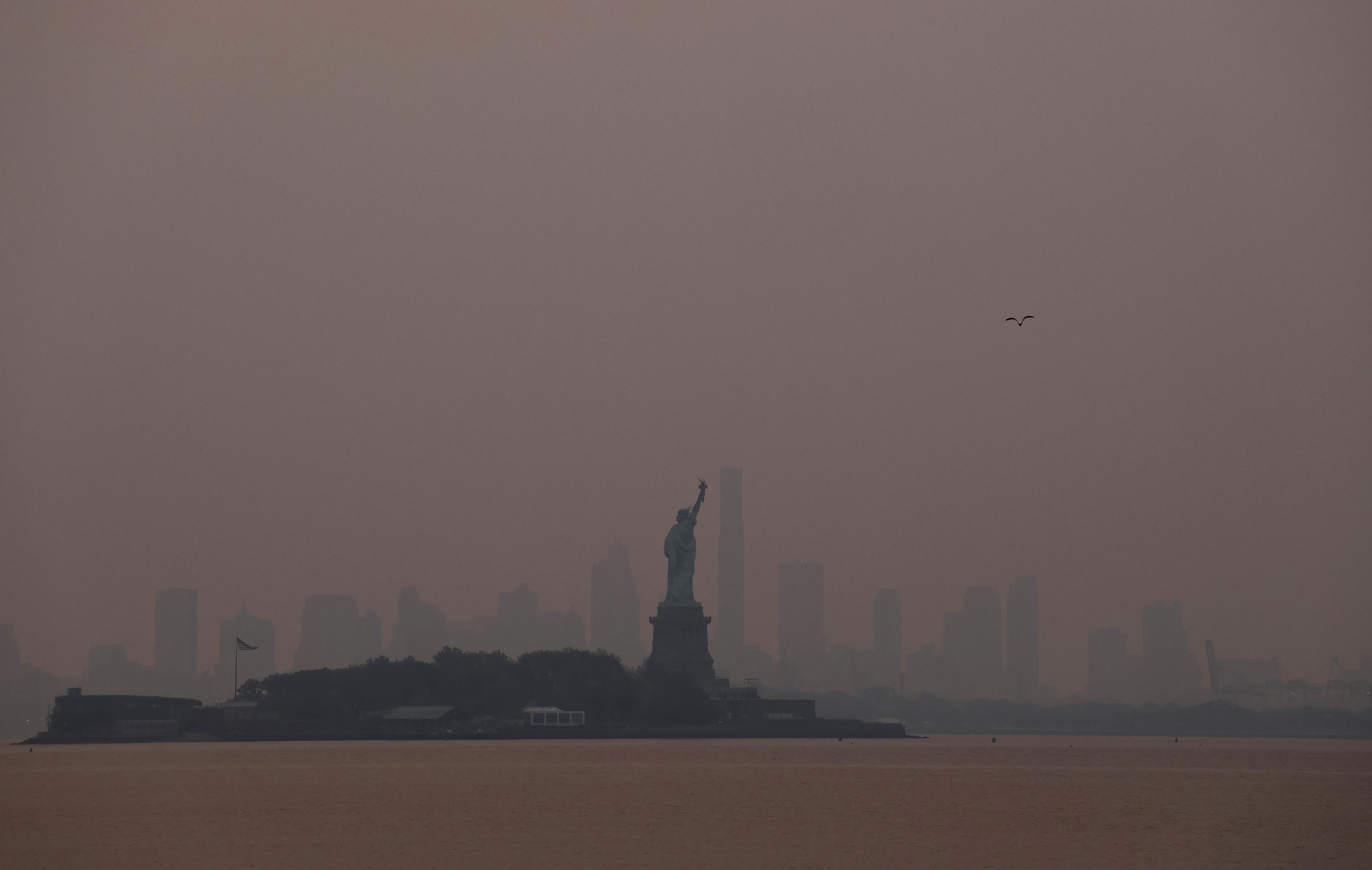 Living In Sepia Photos From Nyc Show Thick Wildfire Smoke