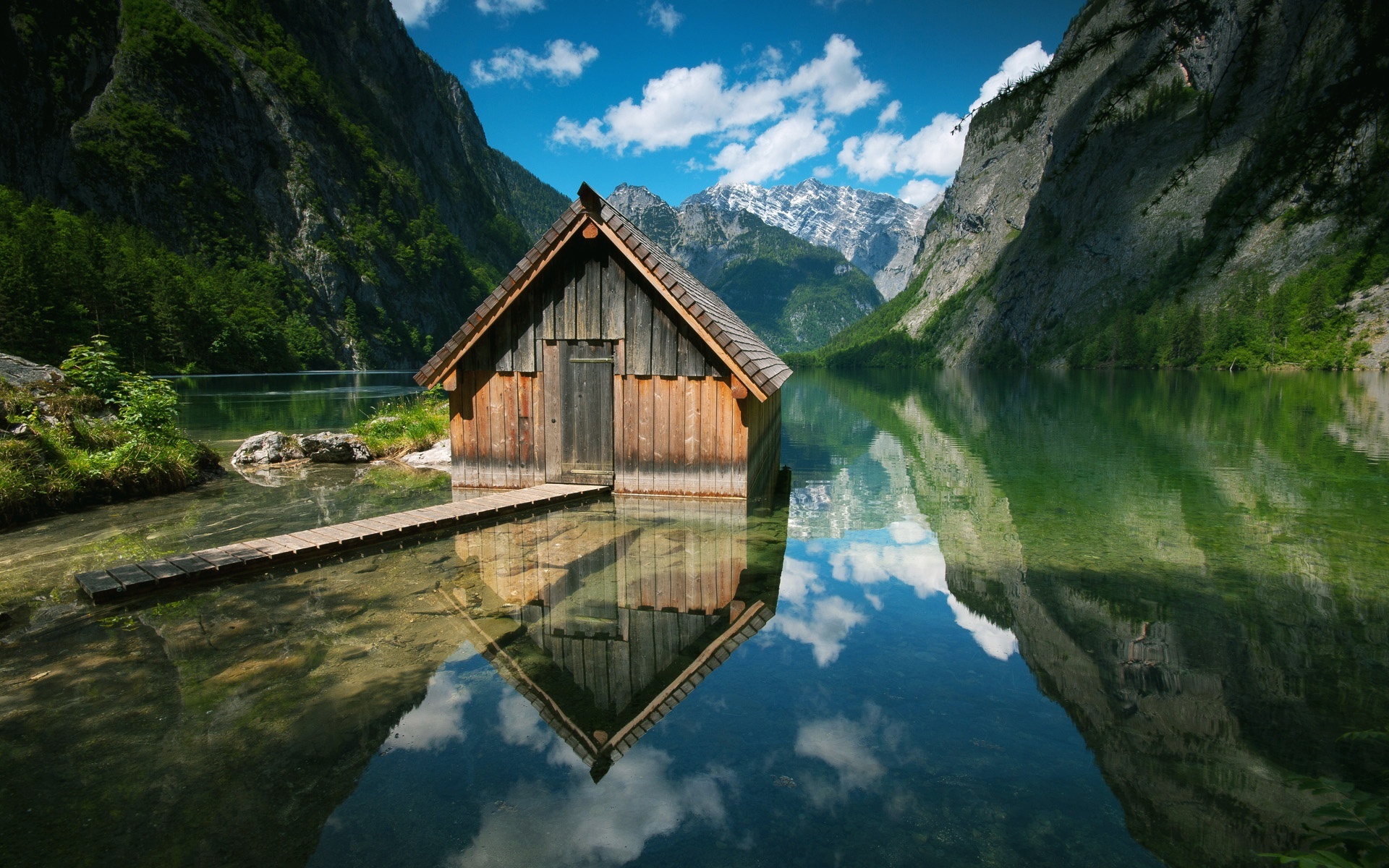 Lakeside Mountain Cabin Wallpaper