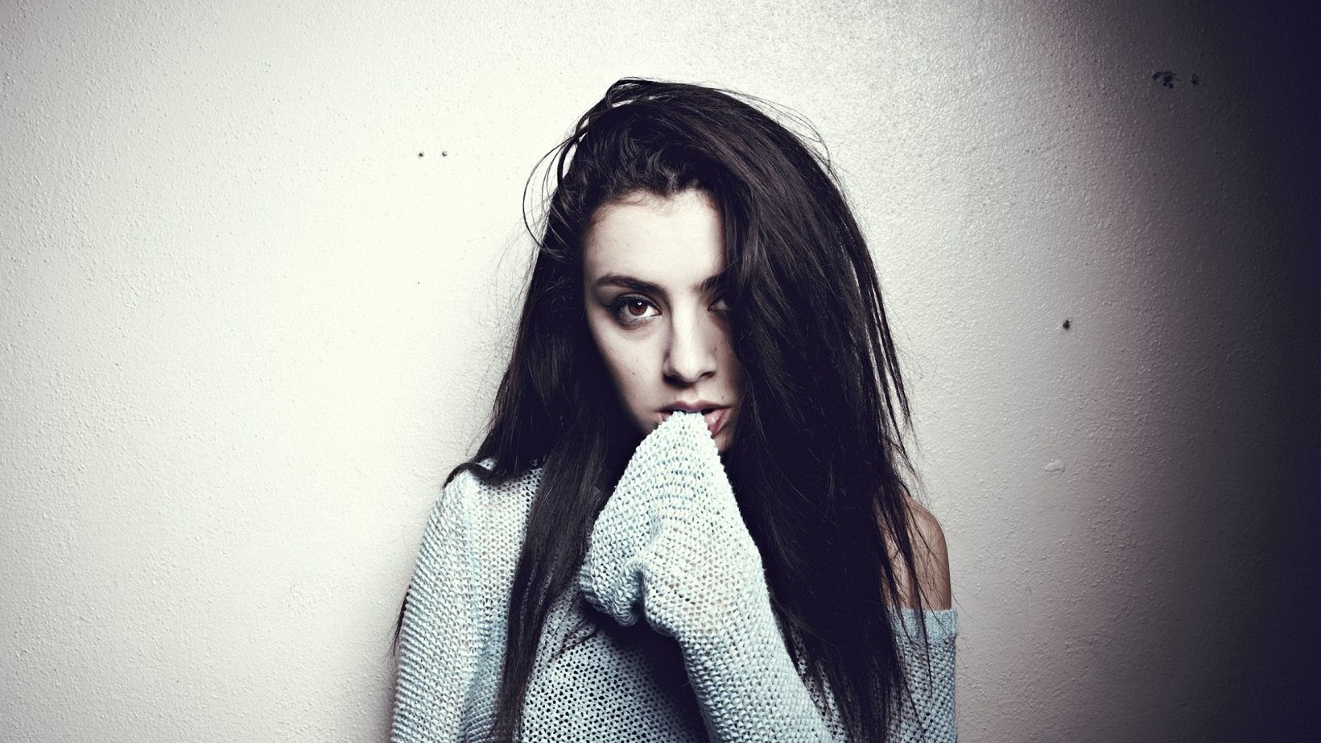 Charli Xcx HD Wallpaper