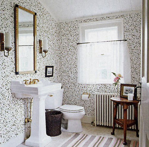 Wallpaper in the bathroom 500x493