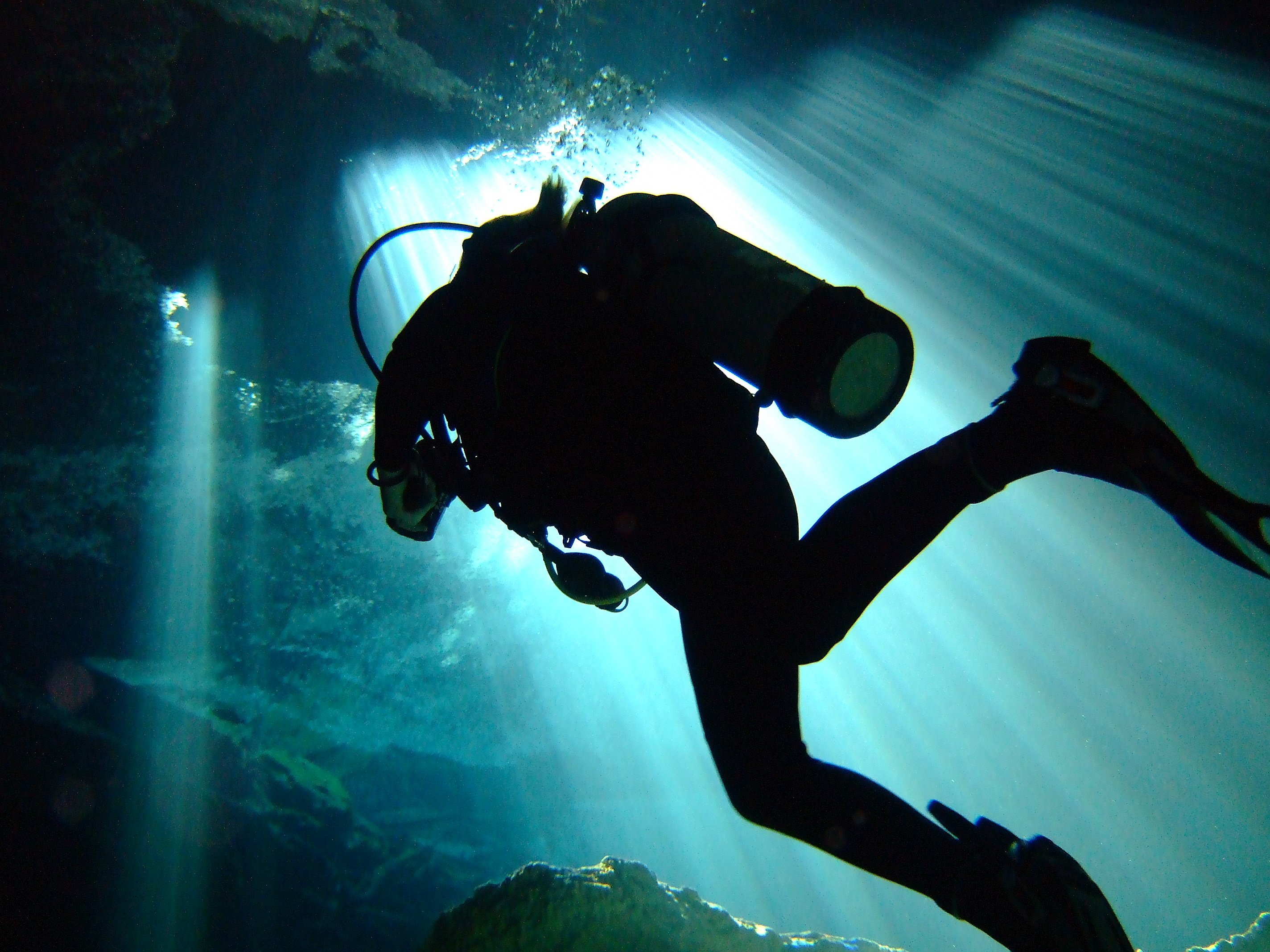 Scuba diving diver ocean sea underwater wallpaper 2848x2136 332452