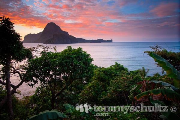 El Nido Pictures Ocean Sunset Behind Cadlao A Large Tropical Island