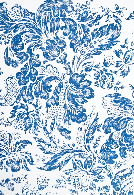 Wallpaper With Elegant Screen Printed Traditional Damask In Navy Blue