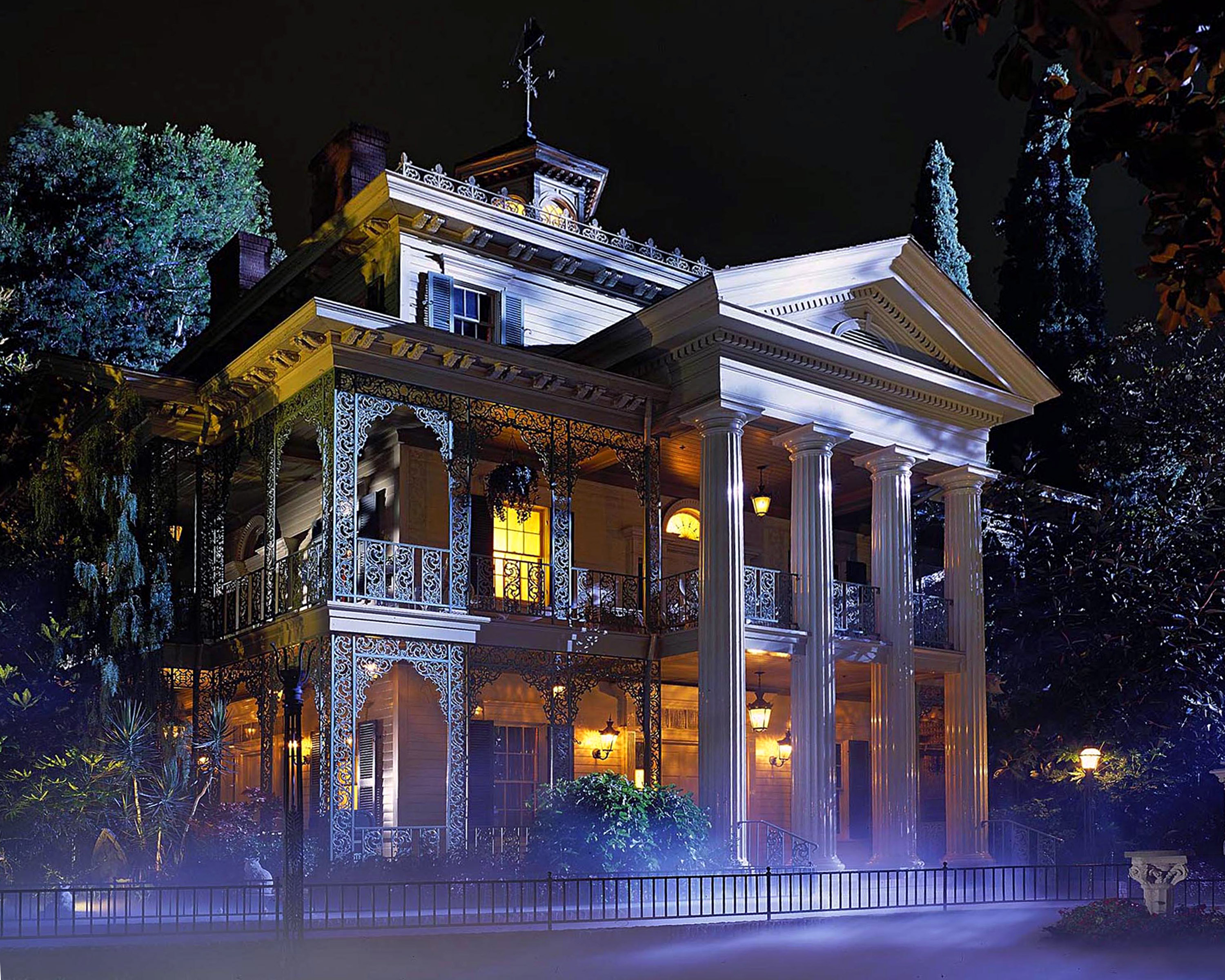 [49+] The Haunted Mansion Wallpaper