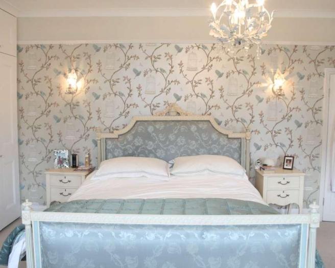  of beige blue silver turquoise white bedroom with chandelier wallpaper 656x524