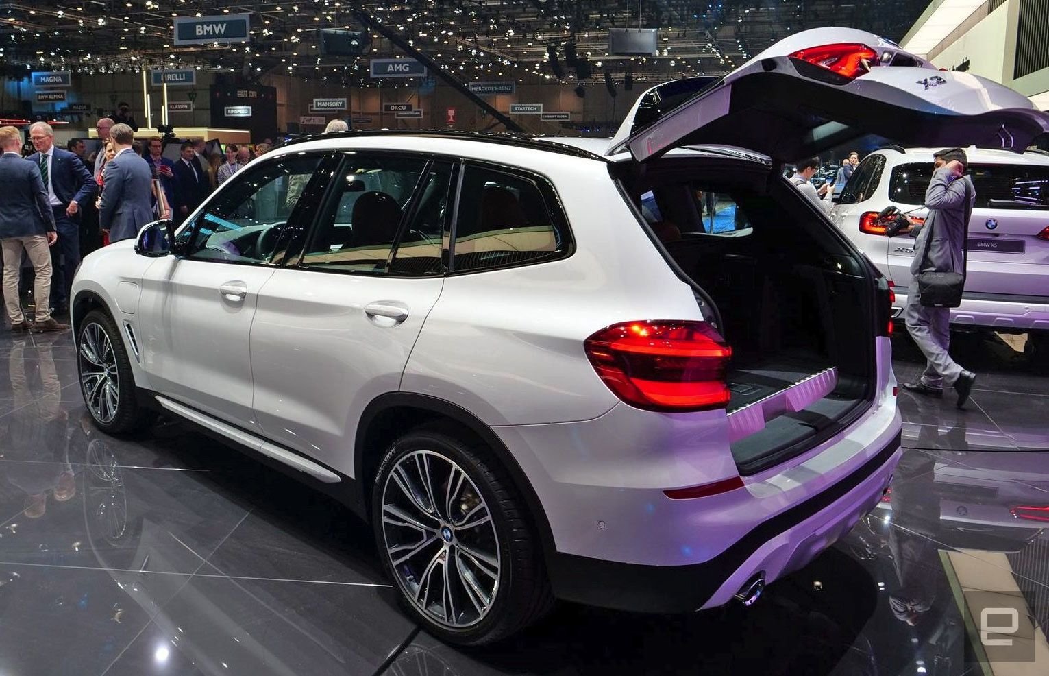 Bmw S Plug In Hybrid Is The All New X3 Xdrive30e Engadget