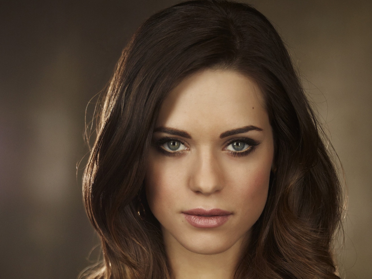 Most Beautiful Lyndsy Fonseca Wallpaper Full HD Pictures