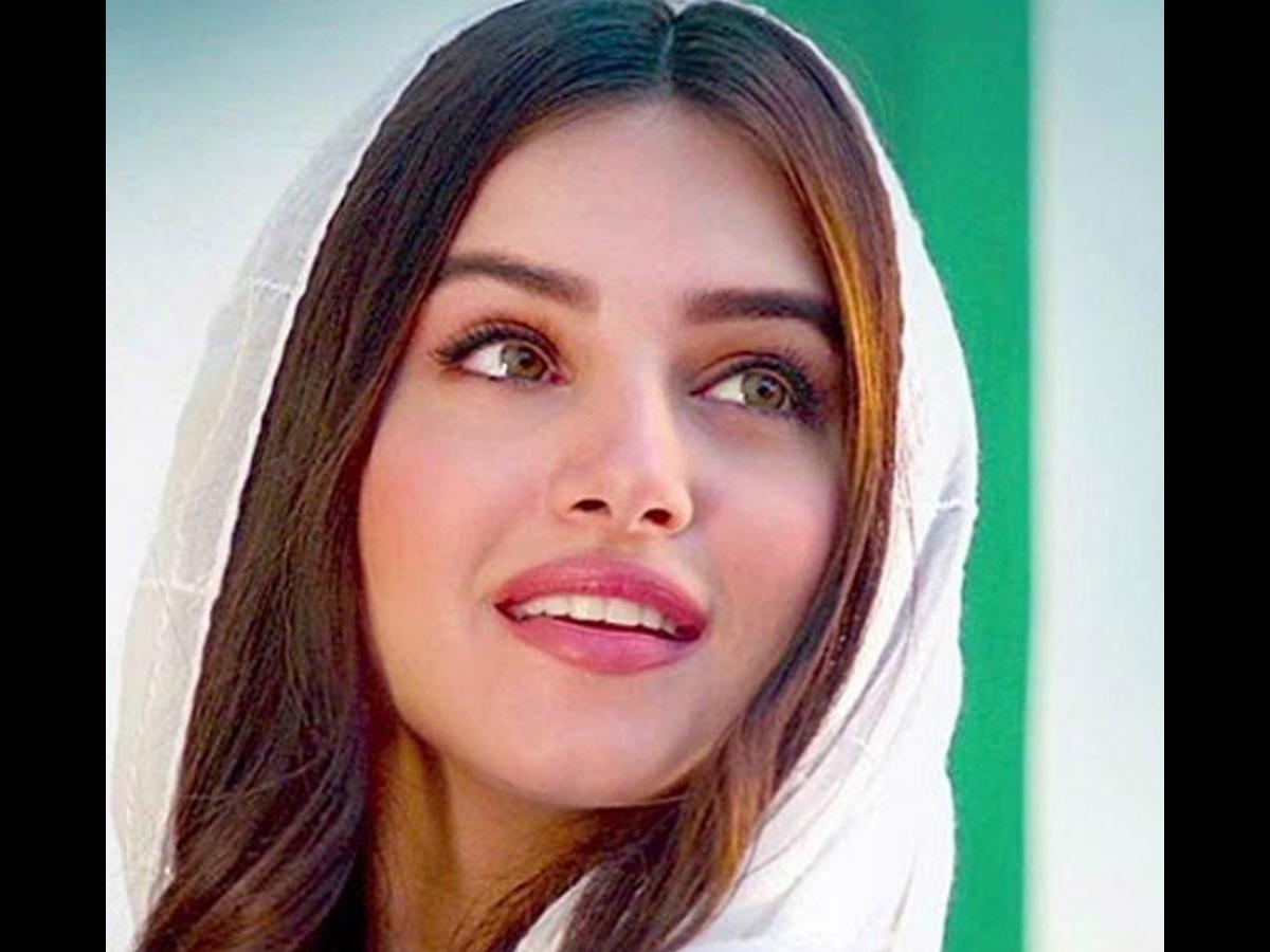 Tara Sutaria Wishes To Her Fans On Eid In Marjaavaan S Zoya Style