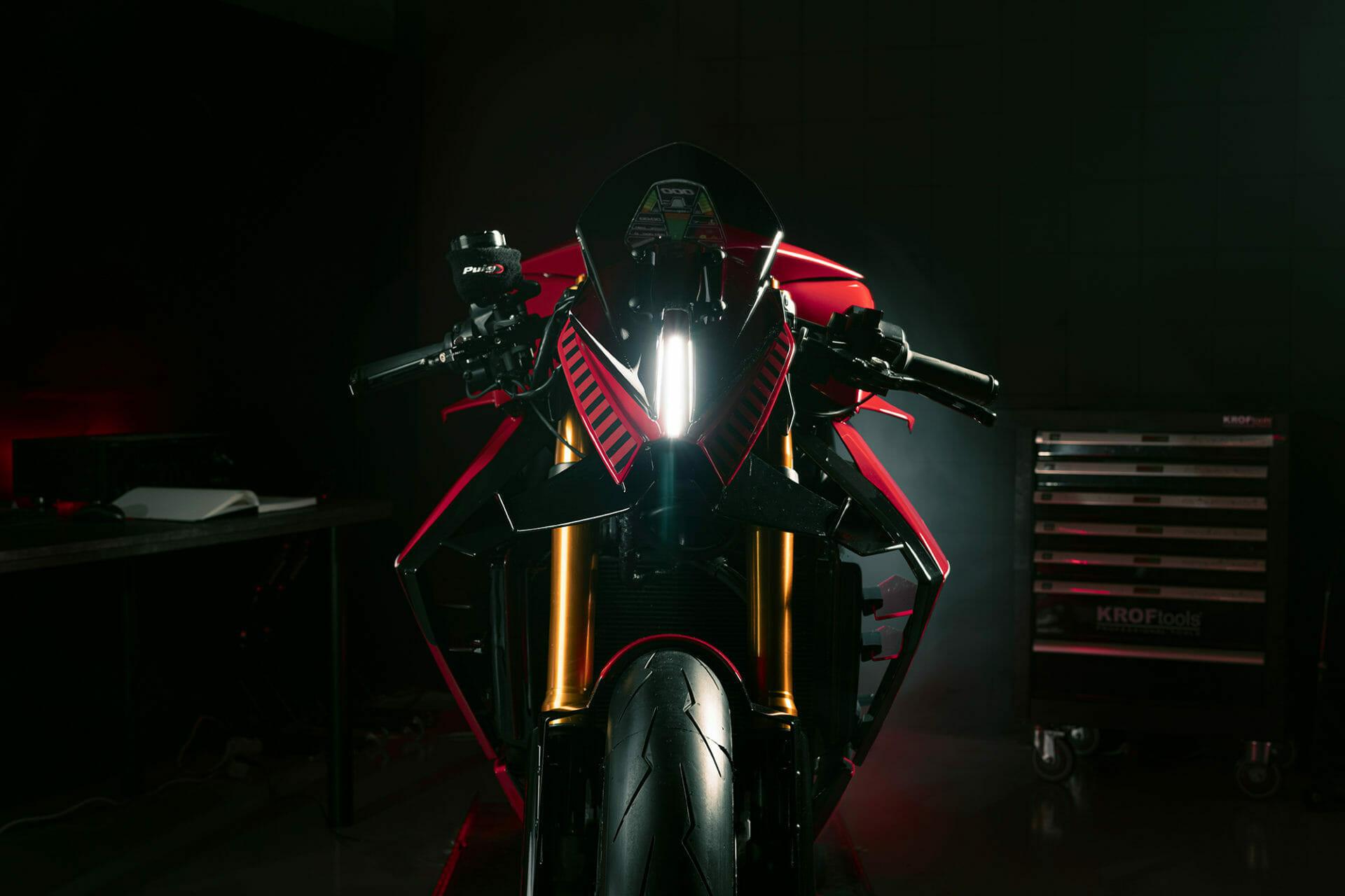 Puig Transforms Naked Bike Into Futuristic Superbike Diablo