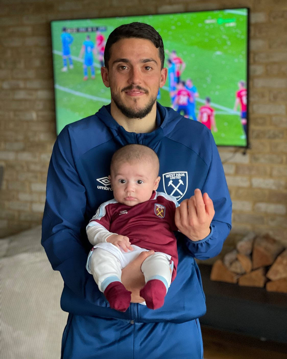 Pablo Fornals Home Tv Iiysbdj6oabbahlw Wallpaper