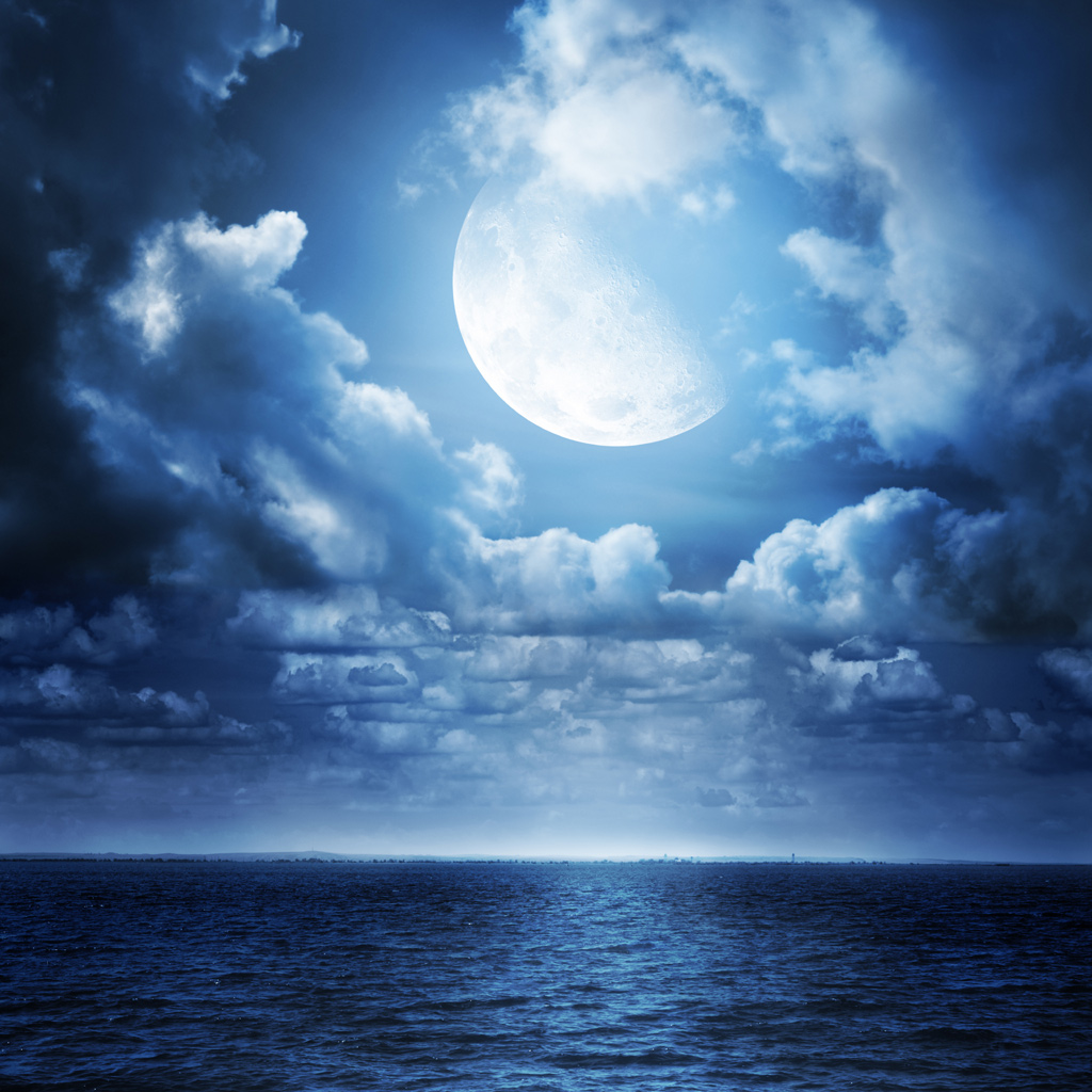 Wallpapers For Android the moon over the sea iPad Wallpaper