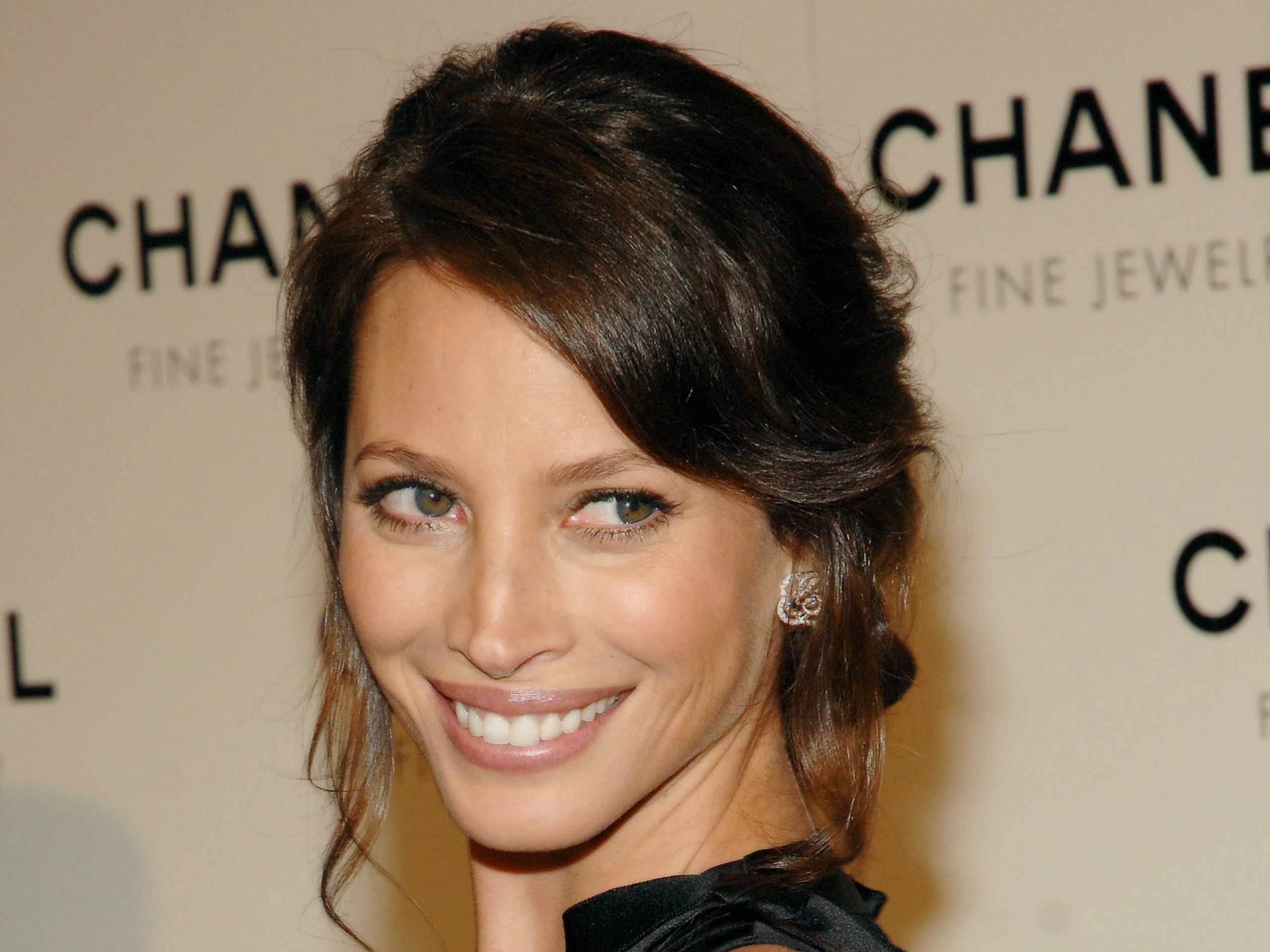 Christy Turlington Smile Wallpaper Pictures