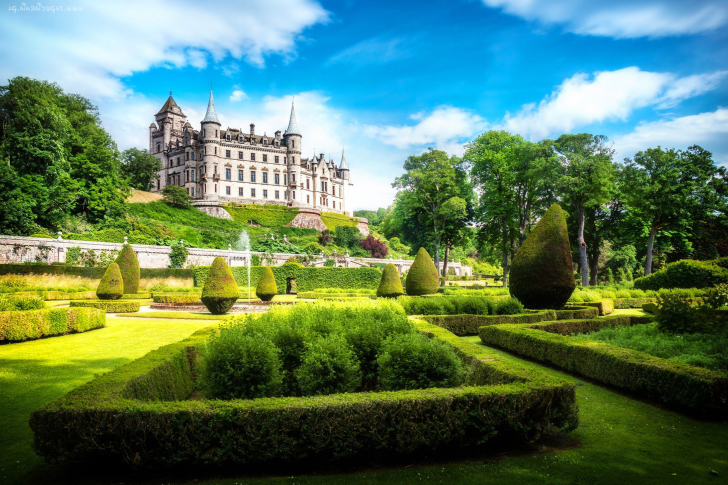Dunrobin Castle in Scotland Wallpaper for Android iPhone and iPad