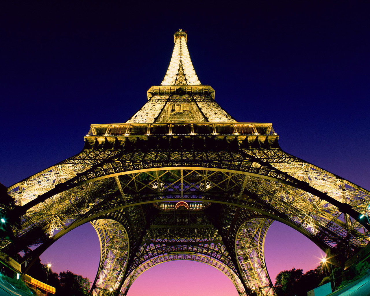 Free Night Time Eiffel Tower Wallpapers Free Night Time Eiffel Tower