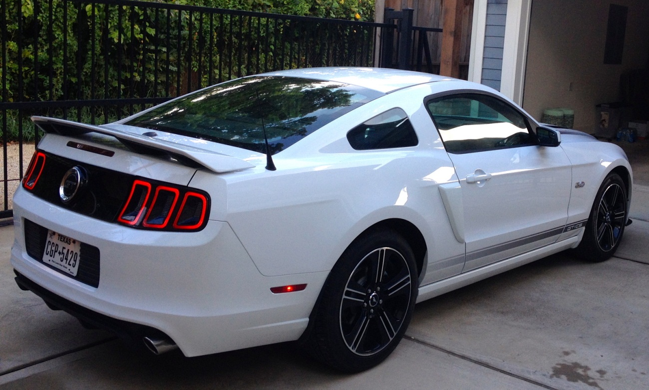 White Ford Mustang Gt Premium Wallpaper Of