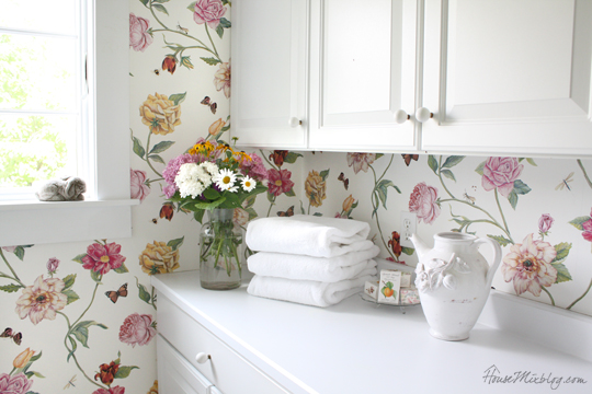 Country House Floral laundry room House Mix