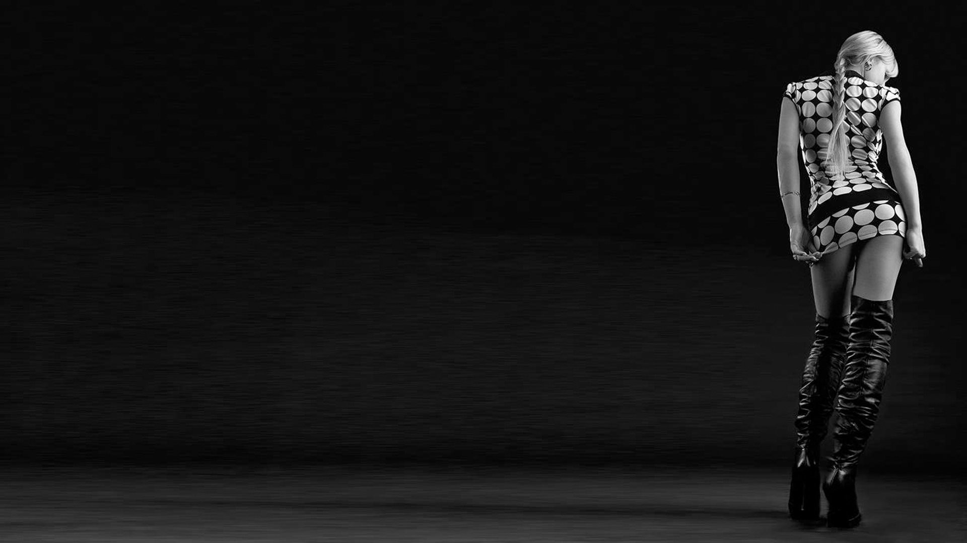 Allewie Queen Size Platform Bed Frame with Velvet Allewie Queen Size Platform Bed Frame with Velvet