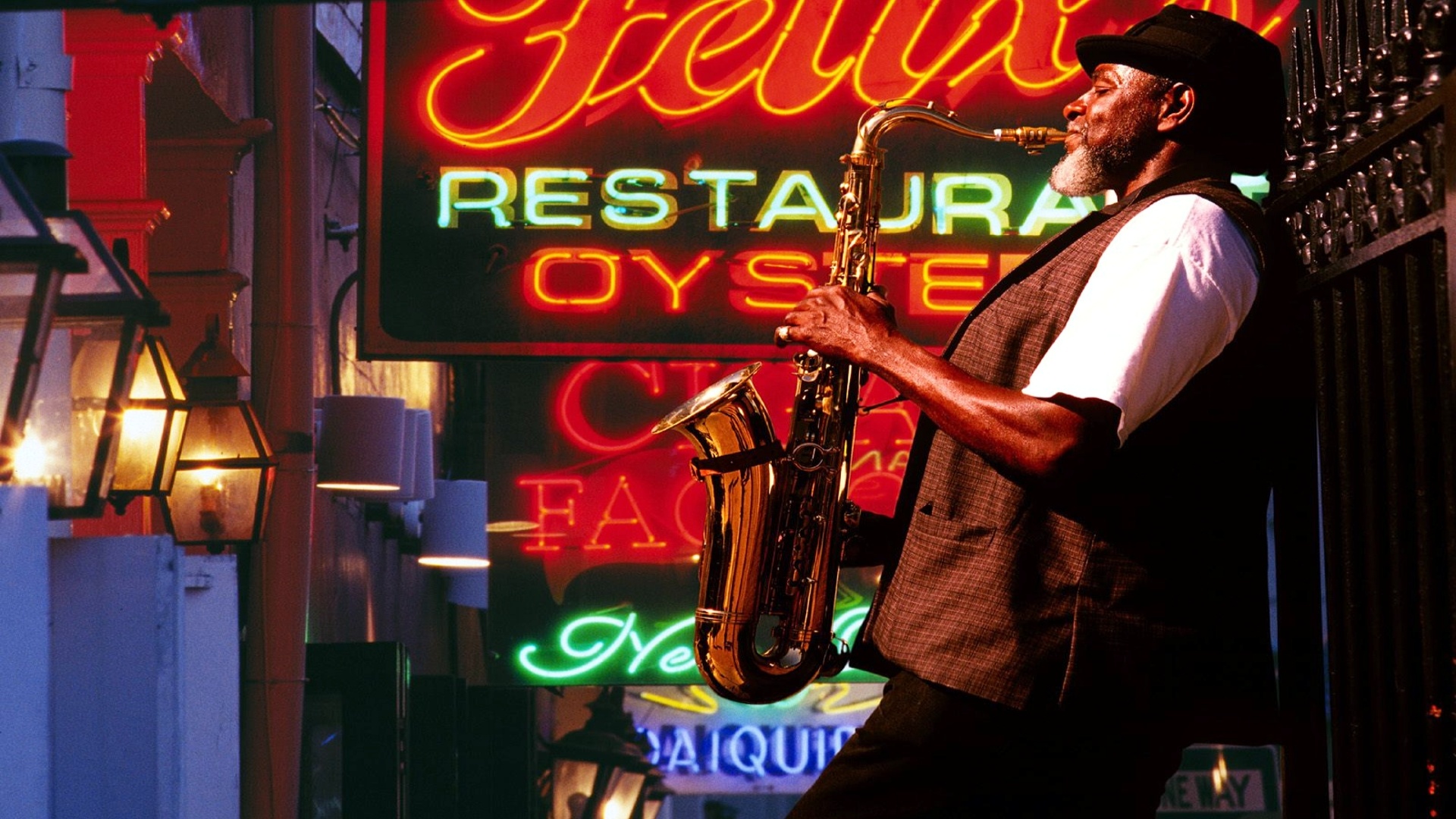 Jazz Man Night Background Wallpaper HD