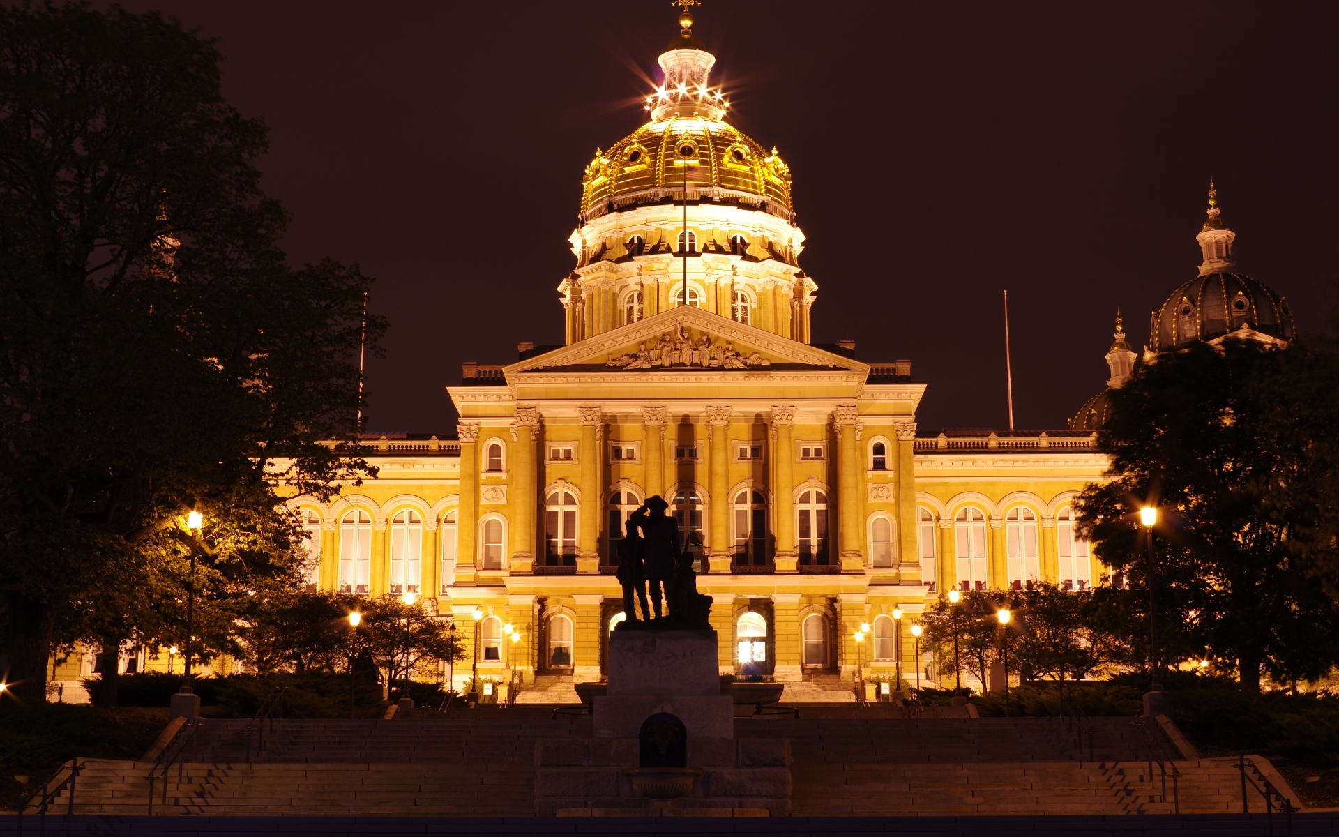 Iowa State Capitol Wallpaper X