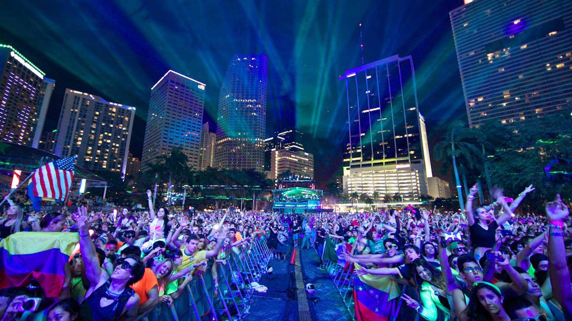 RELIVE ULTRA MIAMI 2013 Official Aftermovie - YouTube