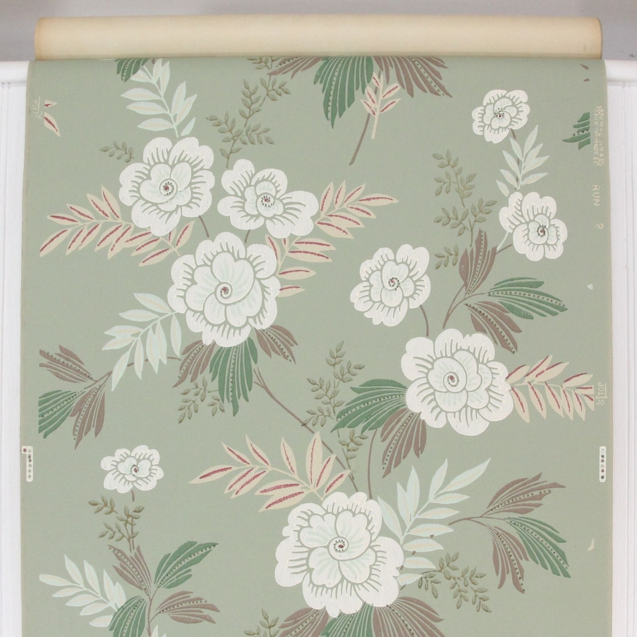 1940s Vintage Wallpaper White Flowers On Green Red Accents