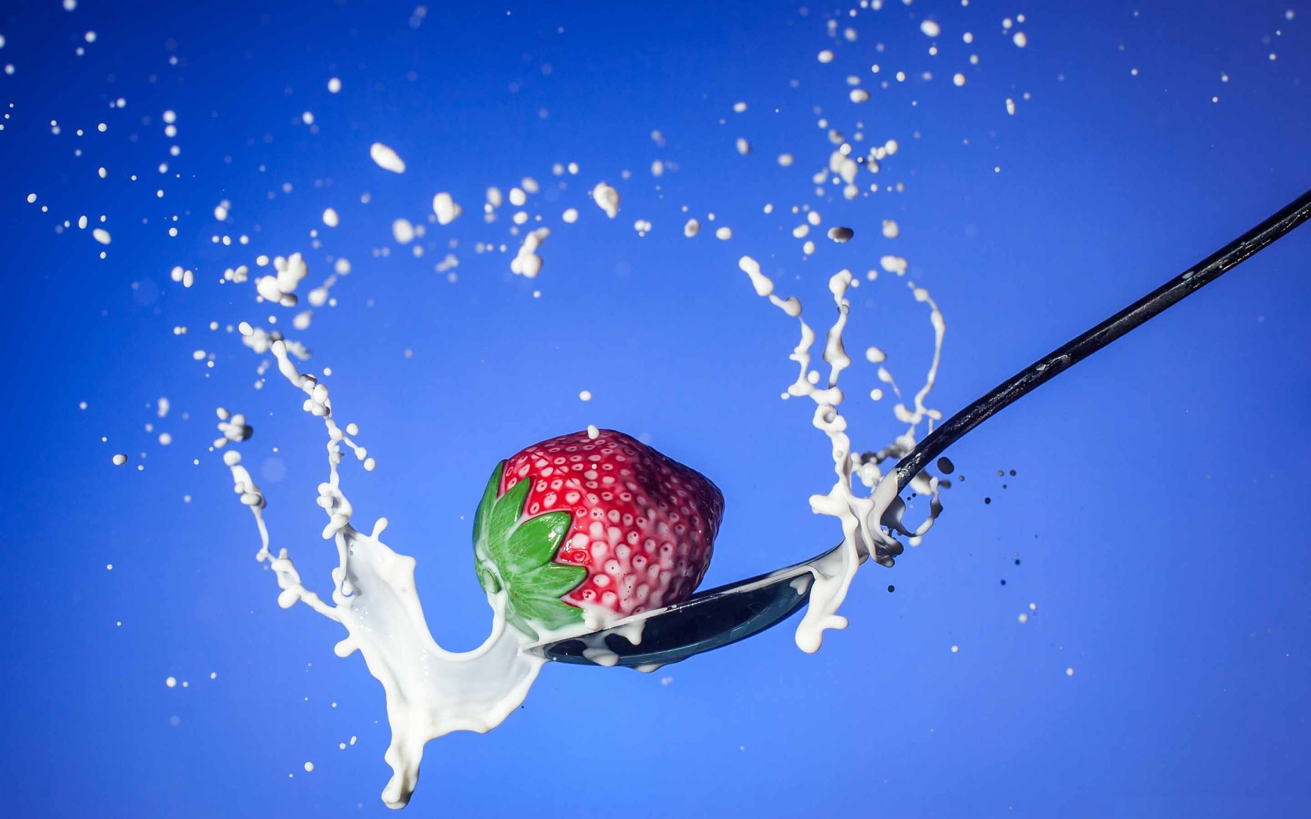 Strawberry Spoon Milk Macbook Air Wallpaper