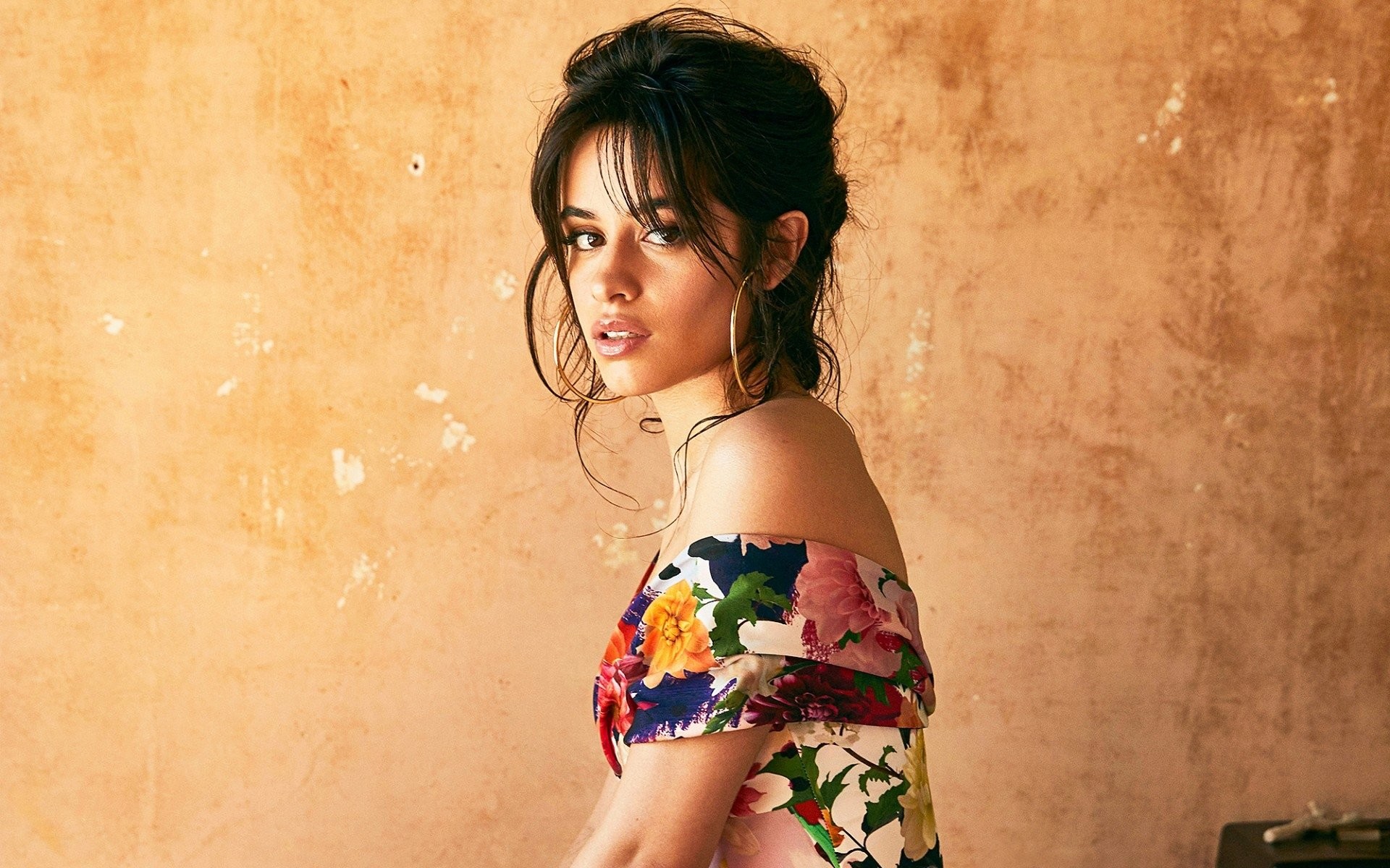 Latina Wallpaper For iPhone