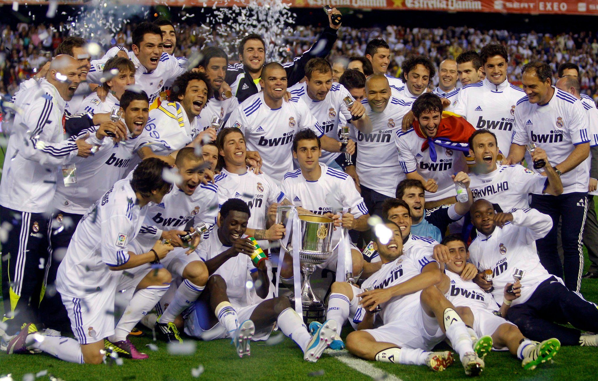 Real Madrid Celebrating Wallpaper HD