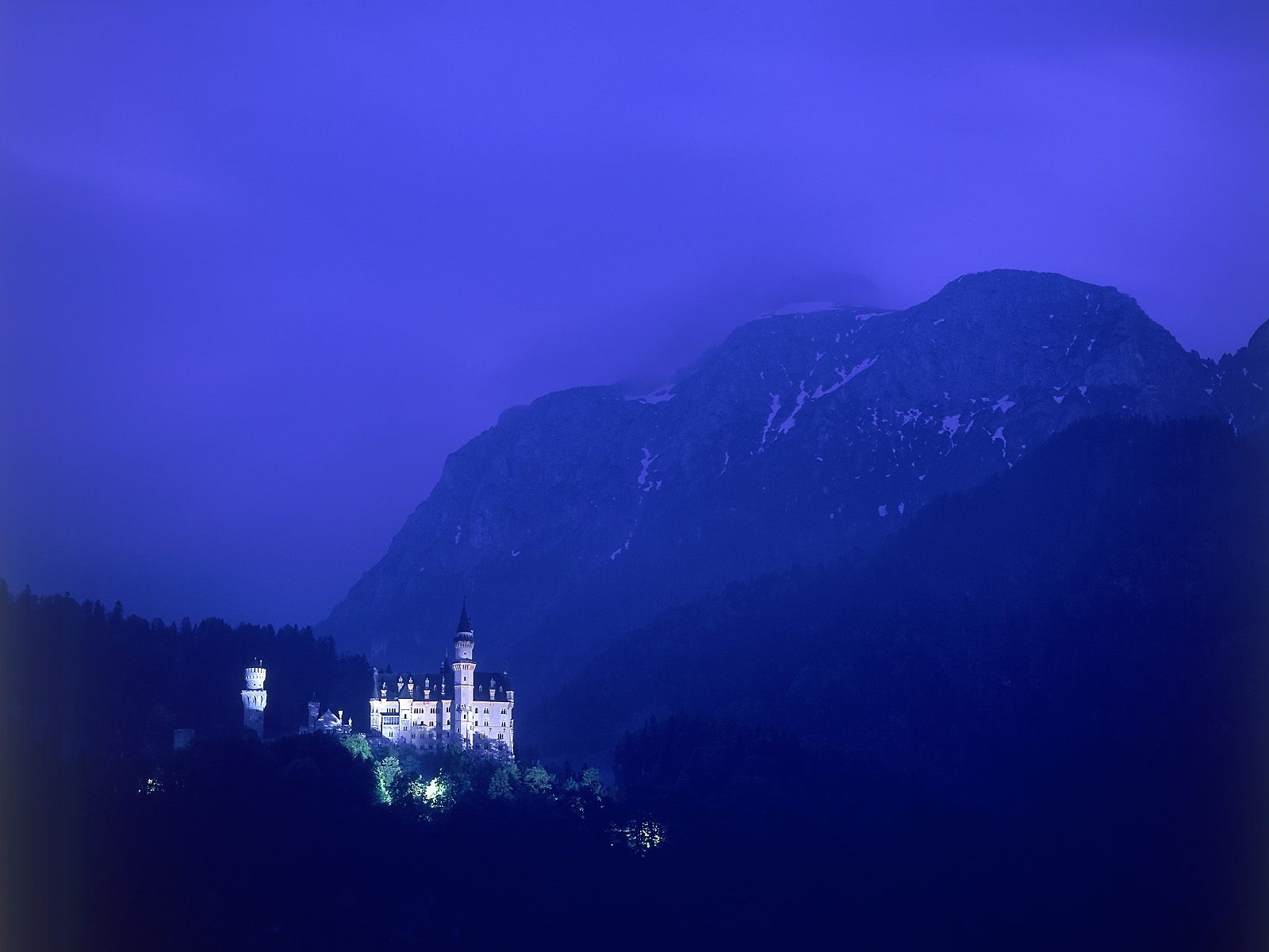 Neuschwanstein Castle HD Desktop Wallpaper