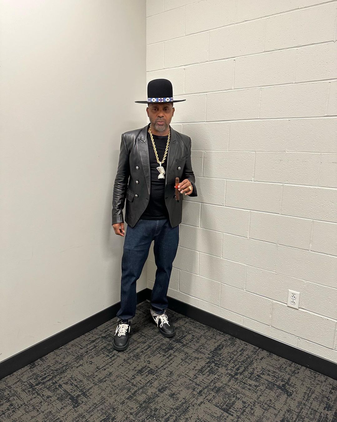 The Wealth Of Mike Epps Wallpaper