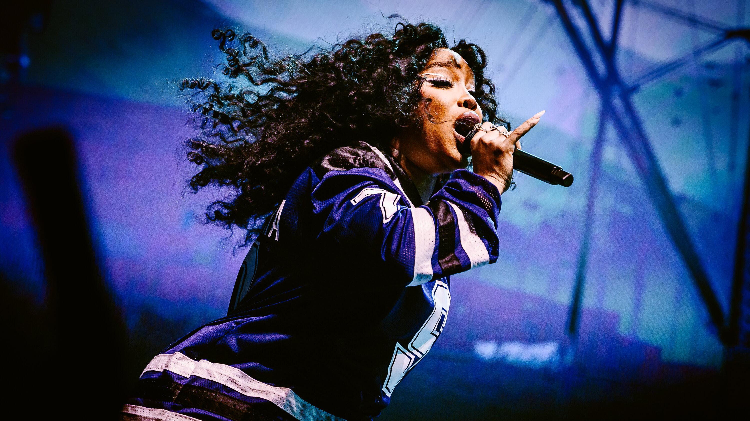 On Her SOS Tour SZA Makes Small Feelings Huge   The New York Times