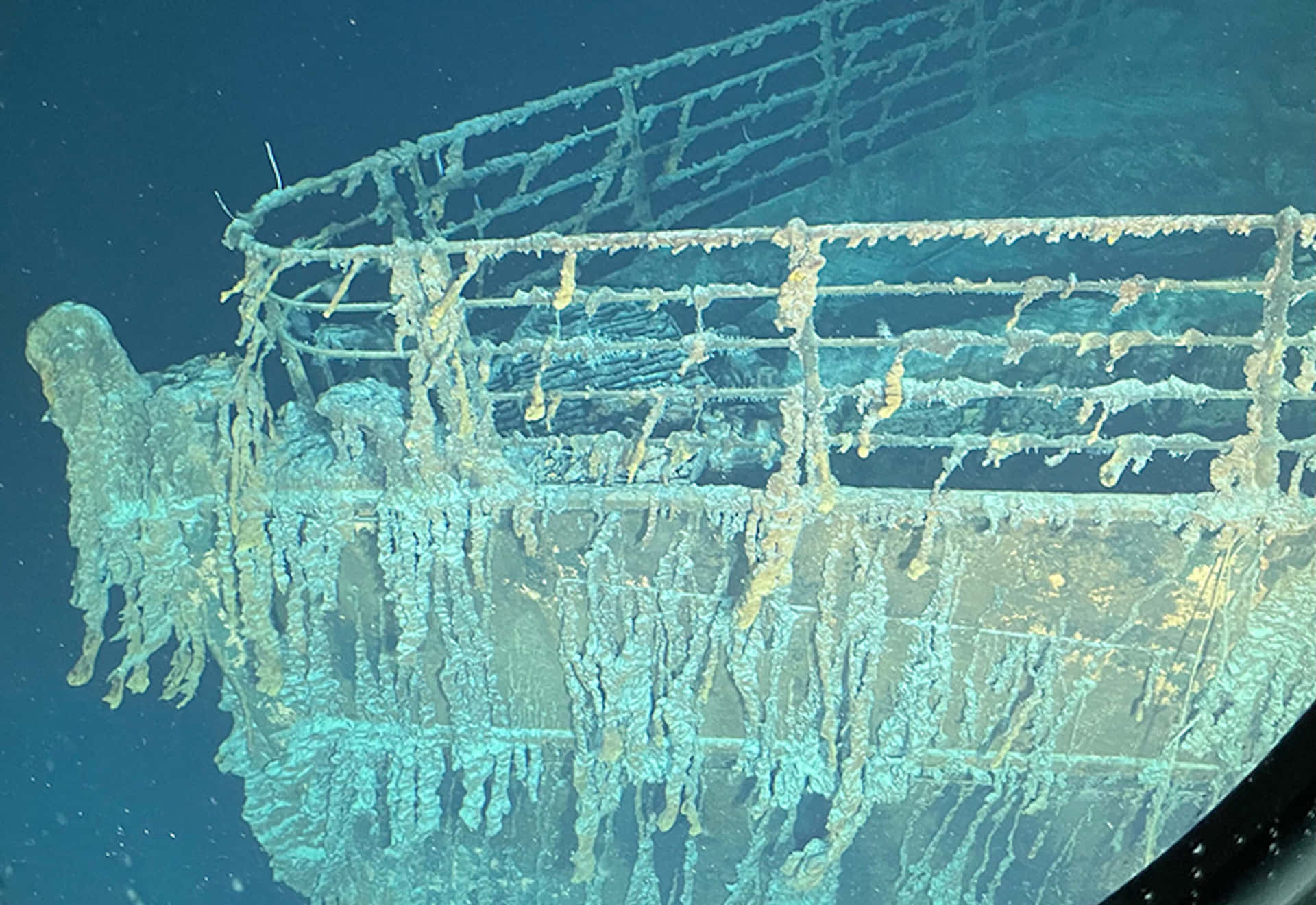 Titanic Front Underwater Picture Wallpaper