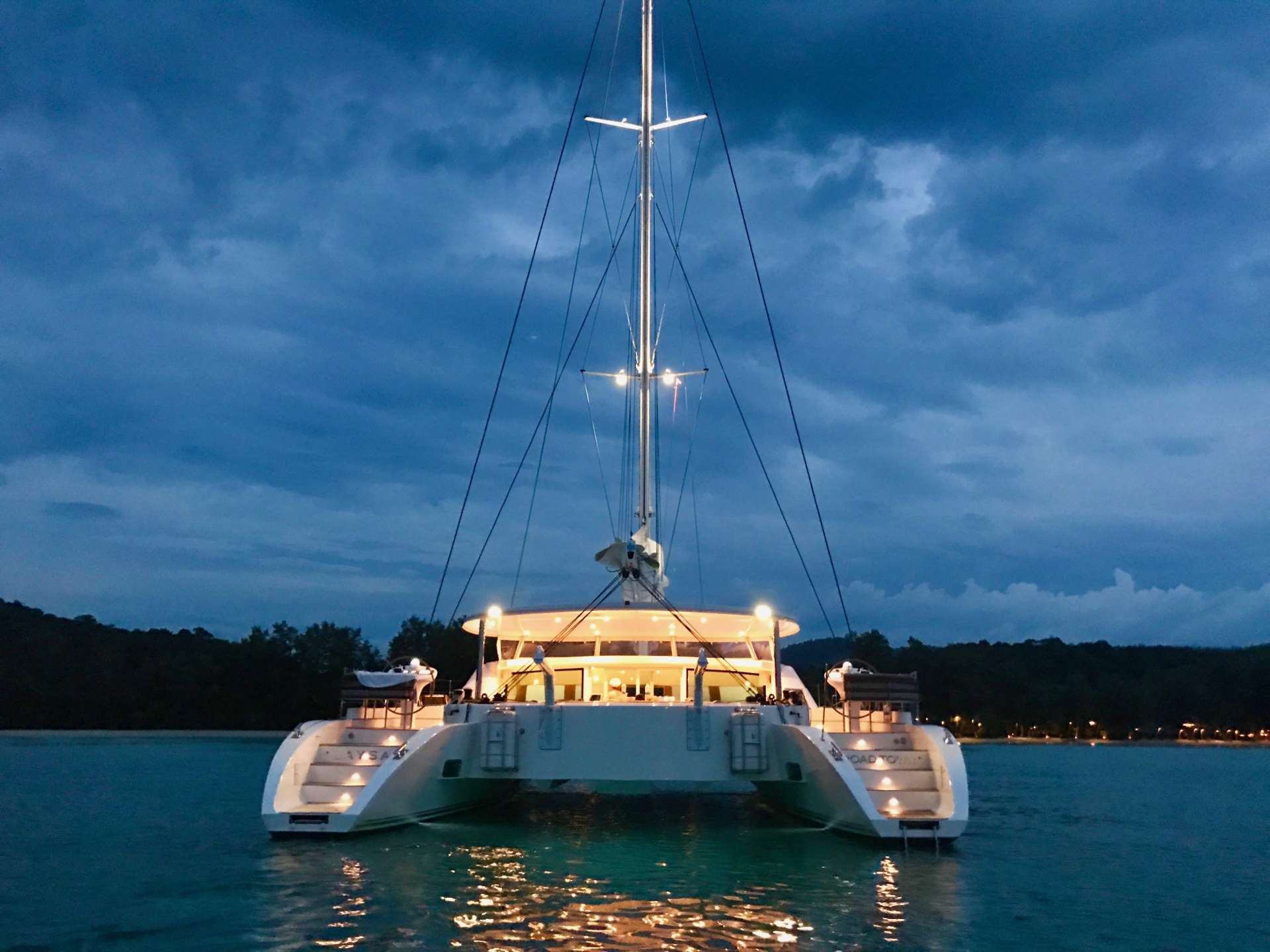 Location De Bateau Laysan Ft Serenity Shipyard Charterlux