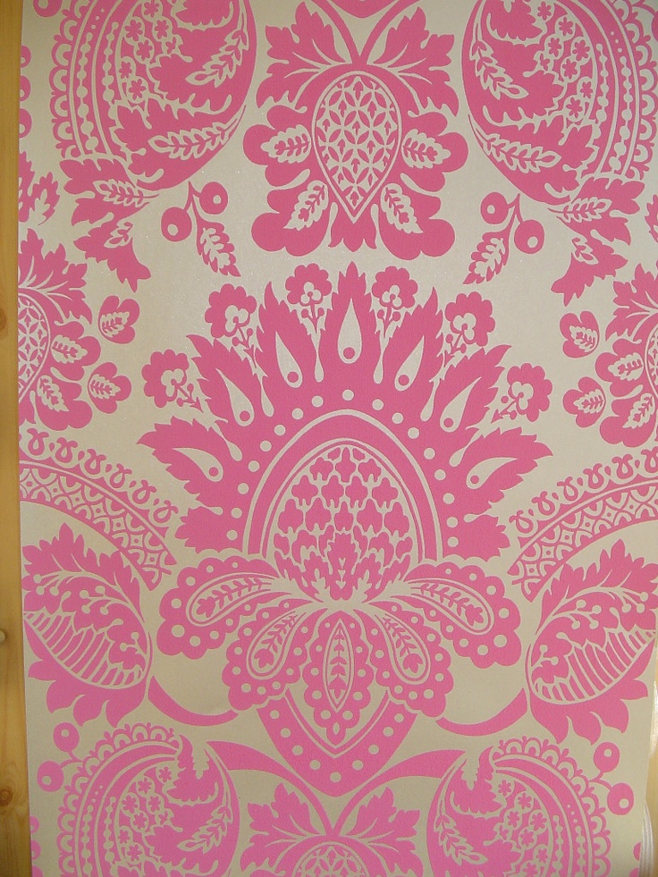 Whitewell Damask Wallpaper In Pink And Silver Pattern