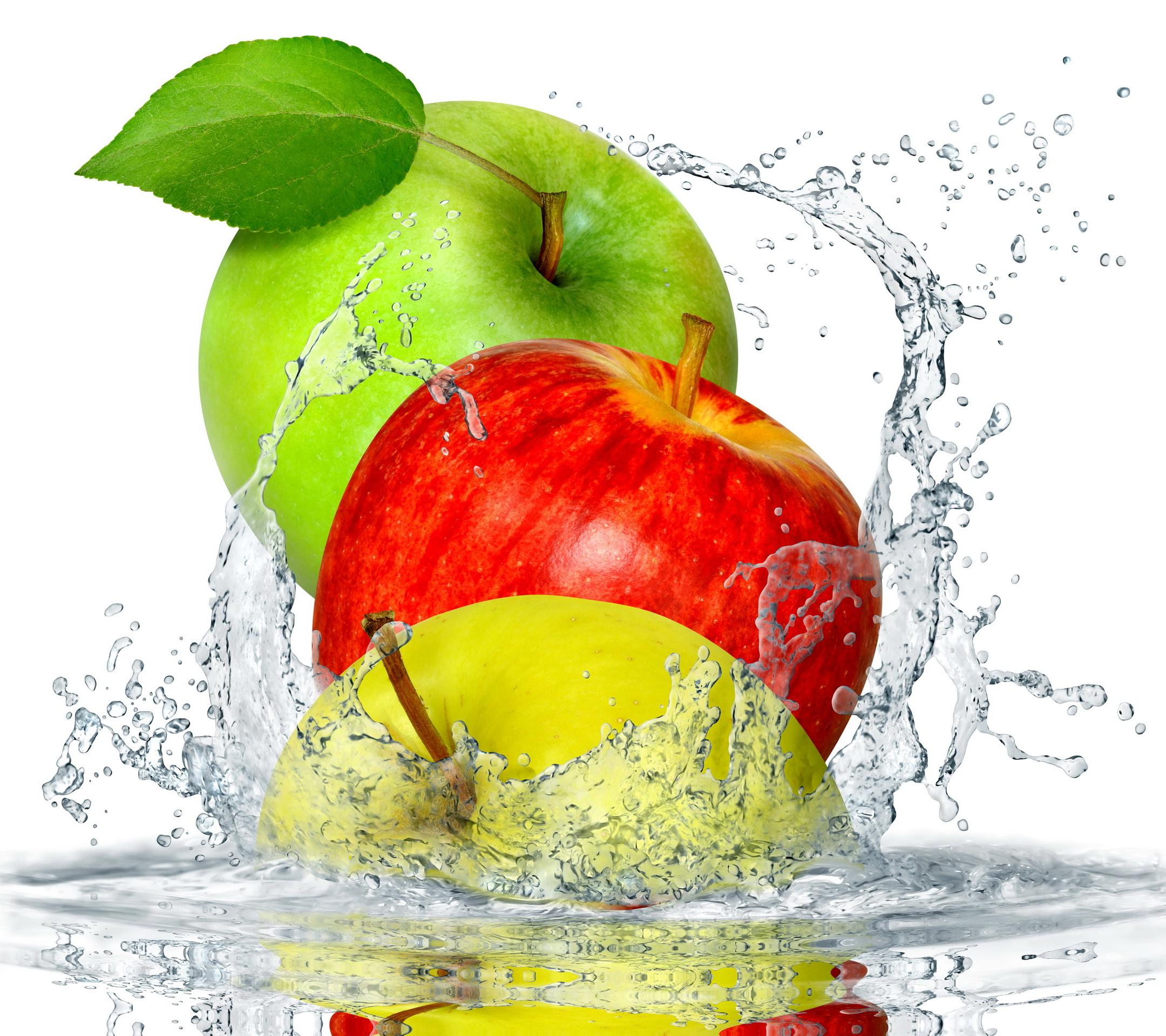Apples Splashing Water Wallpaper